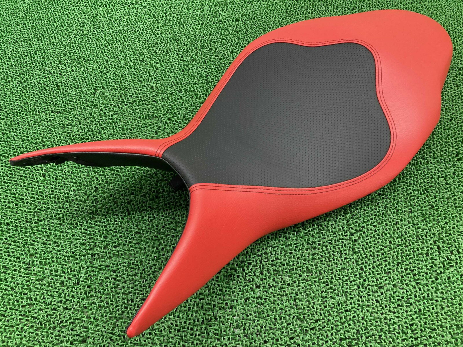 スーパースポーツ950 S シート 596.1.101.3A ドゥカティ 純正 バイク 部品 張替済 カスタム素材に 破れ無し 車検 Genuine 【中古】 zK