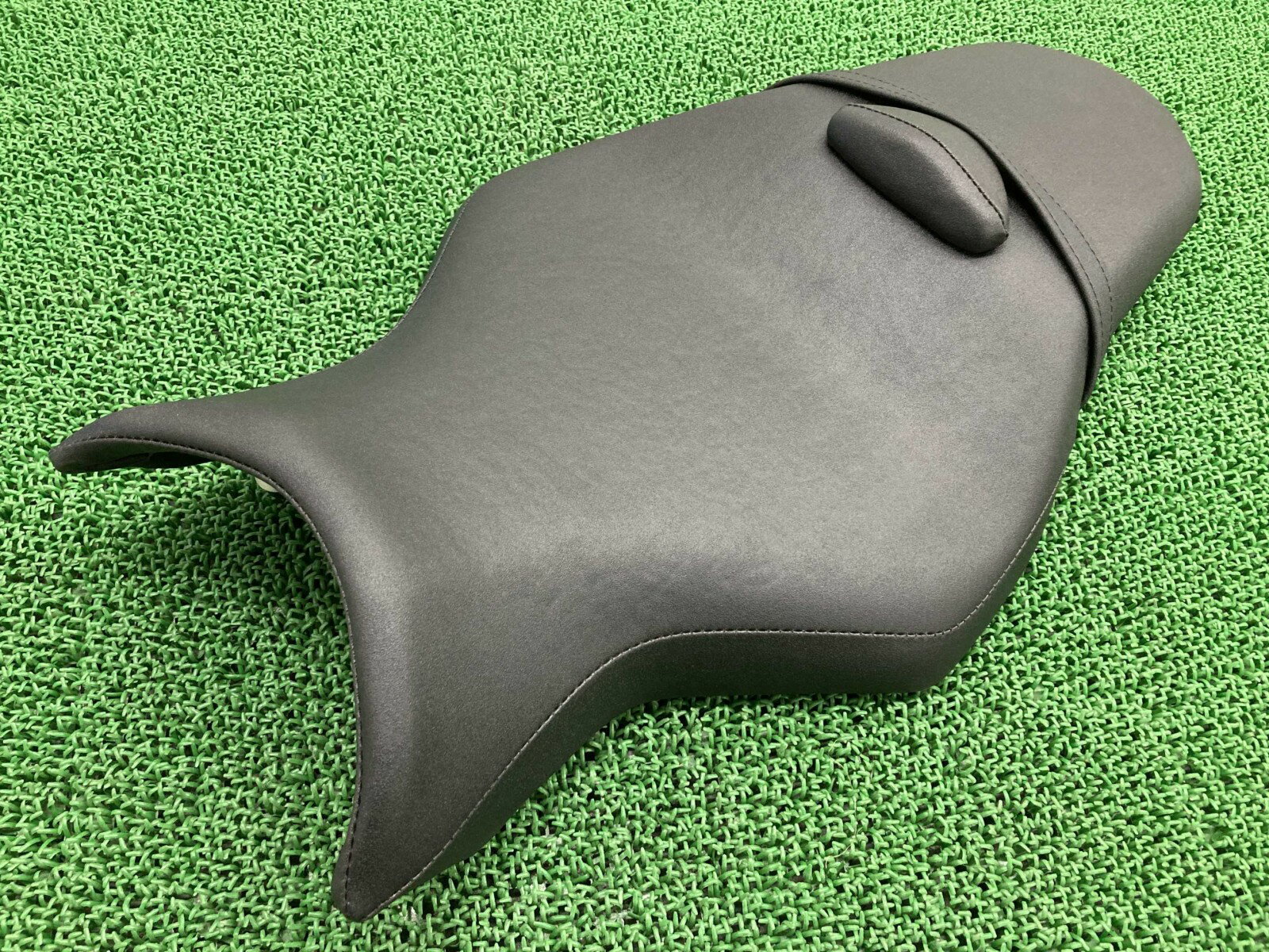 MT-10 シート B67 ヤマハ 純正 バイク 部品 RN50J シートバンド 破れ無し 品薄 希少品 車検 Genuine 【中古】 Xp