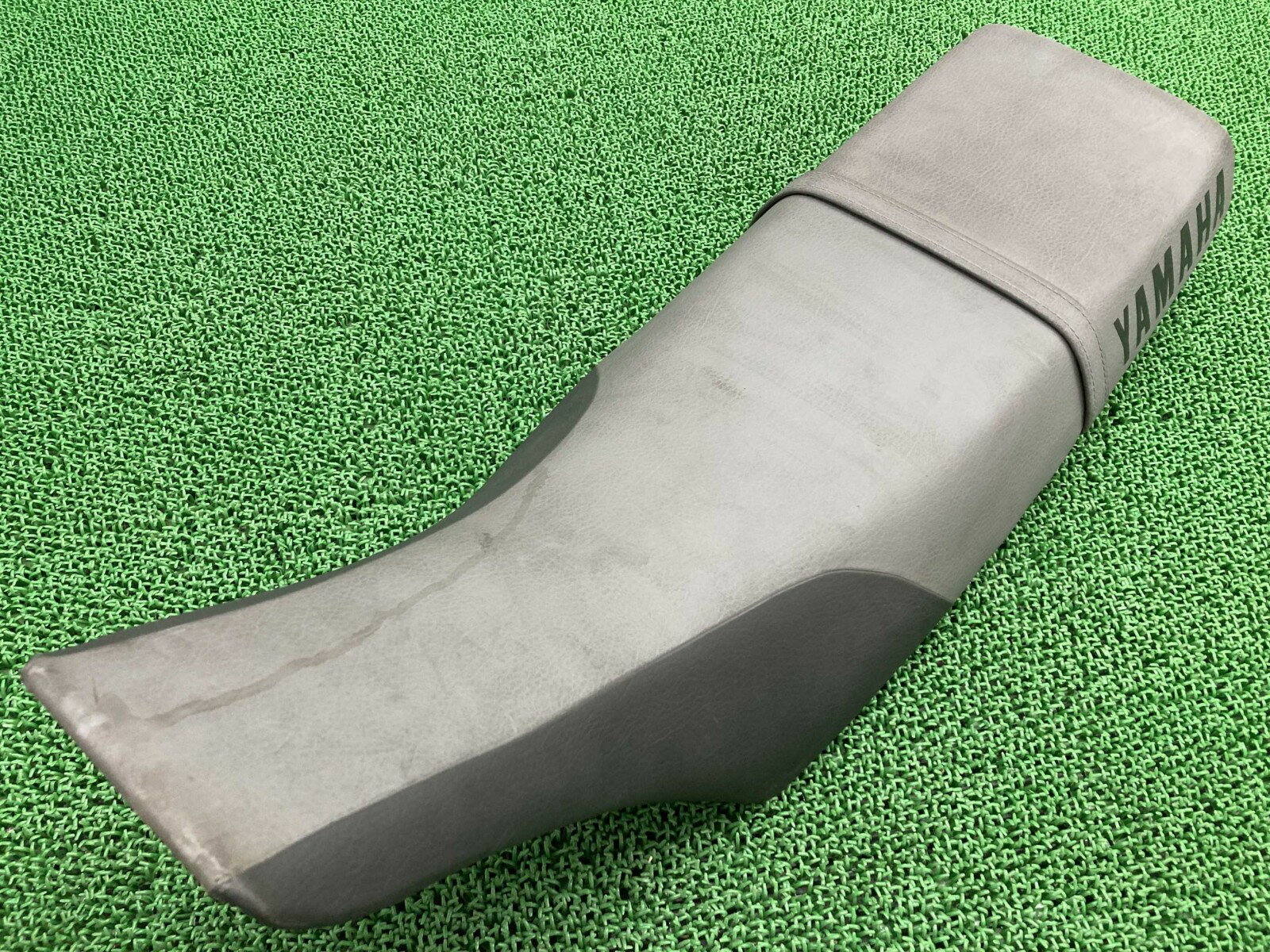 TW200 シート 2JX ヤマハ 純正 バイク 部品 DG07J シートバンド 修復素材や張り替えベースに 品薄 希少品 車検 Genuine 【中古】 Uy