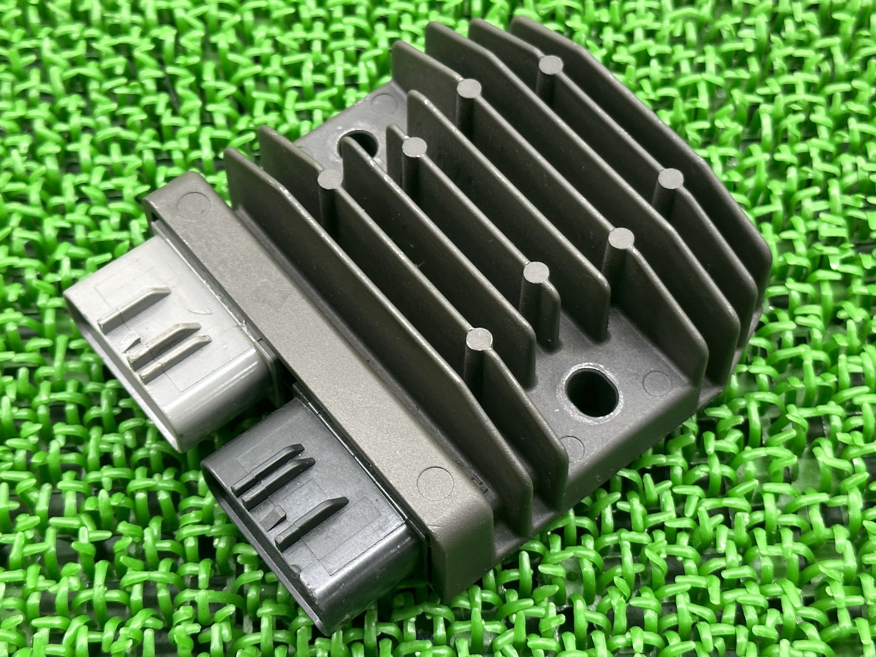 YZF-R1 レギュレター ヤマハ 純正 バイク 部品 RN23 5ピン BMW S1000RR MOSFETにも 車検 Genuine 【中古】 Du