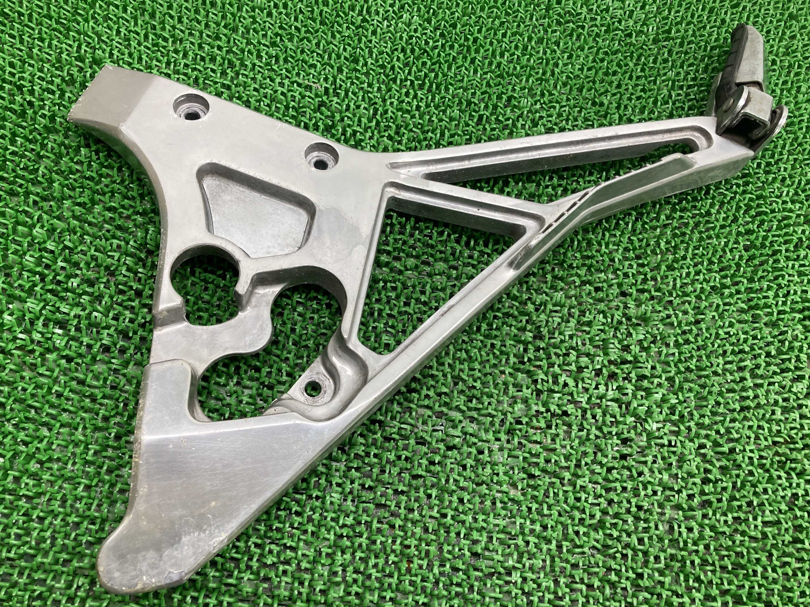 FJ1200 ステッププレート 左 ヤマハ 純正 バイク 部品 3XW タンデムステップ付き 曲がり無し 希少品 品薄 車検 Genuine 【中古】 eR