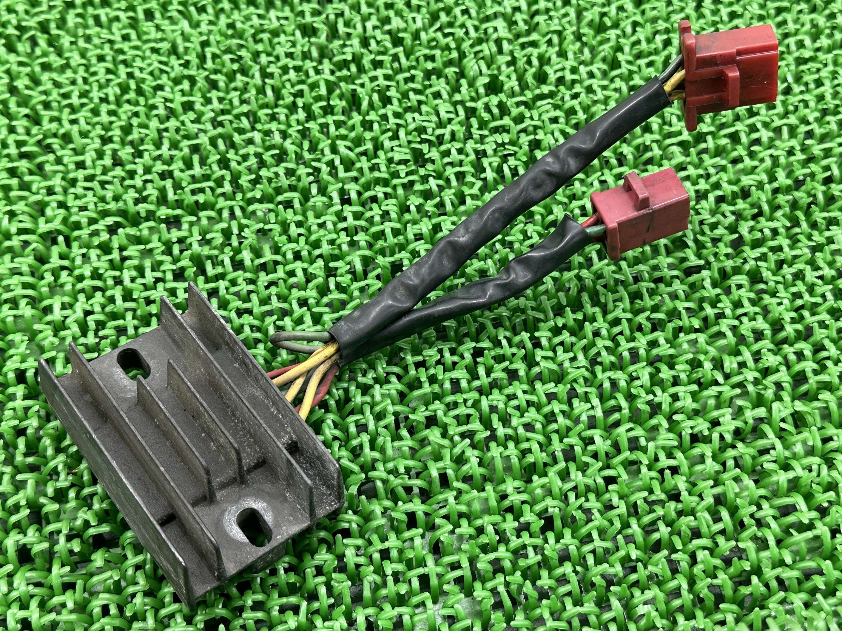 NSR250R レギュレター ホンダ 純正 バイク 部品 MC18 レギュレーター レクチファイア 機能的問題なし 品薄 車検 Genuine 【中古】 dY