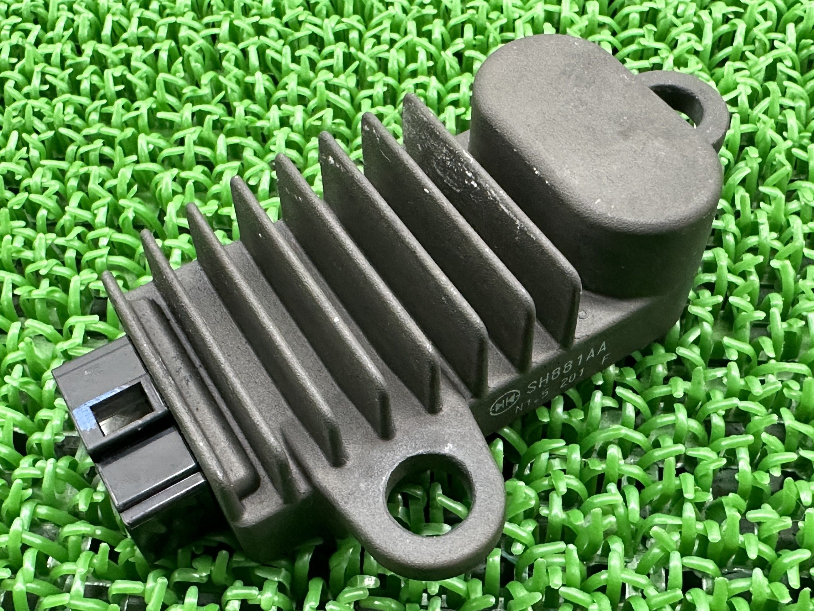 GSX-R125 レギュレター スズキ 純正 バイク 部品 DL23A DL33B レギュレーター レクチファイヤー 機能的問題なし 車検 Genuine 【中古】 Nd