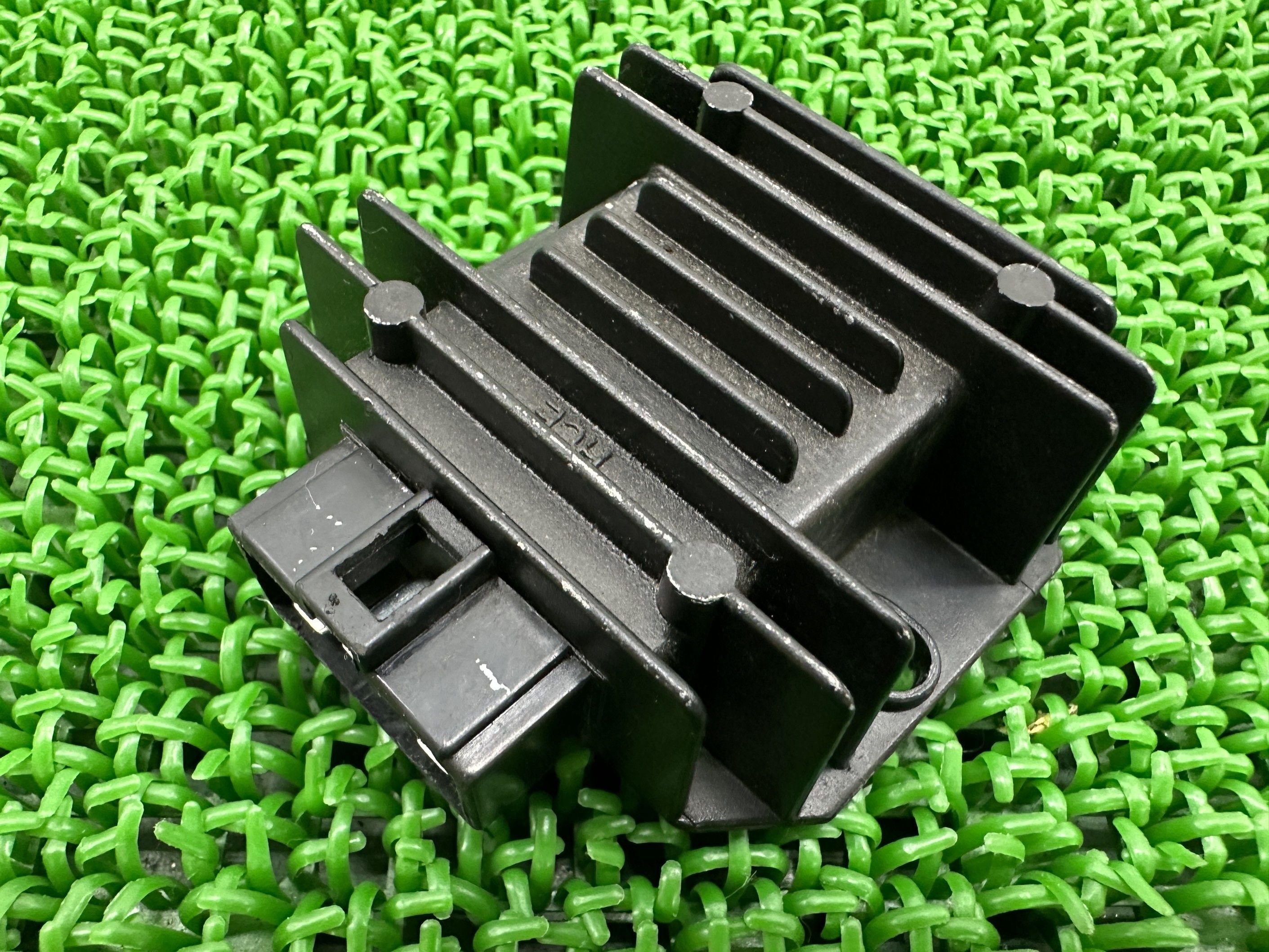 フェザー125 レギュレター ヤマハ 純正 バイク 部品 YS125フェザー レギュレーター レクチファイヤー 機能的問題なし 安心のノーマル 車検 Genuine 【中古】 iO