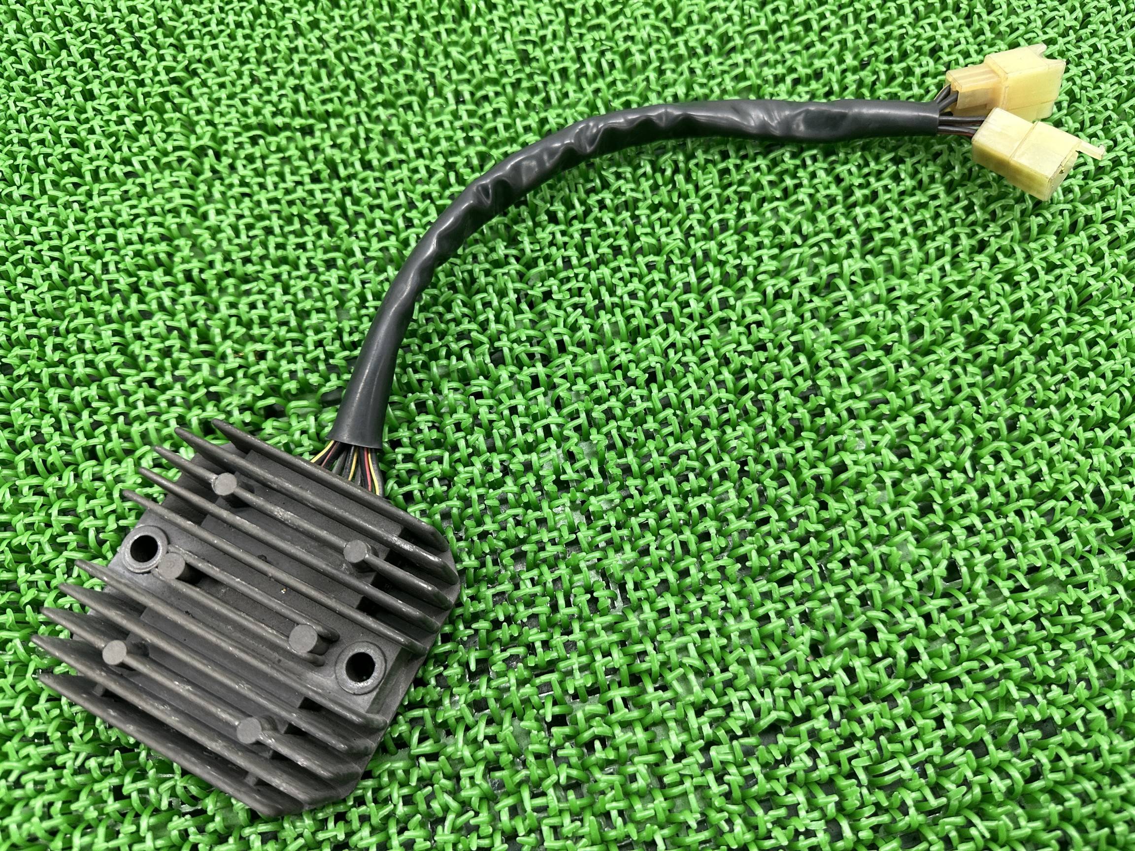 CB1300SF レギュレター ホンダ 純正 バイク 部品 SC40 CB1300SB X-4 X4にも レギュレーター 車検 Genuine 【中古】 dZ