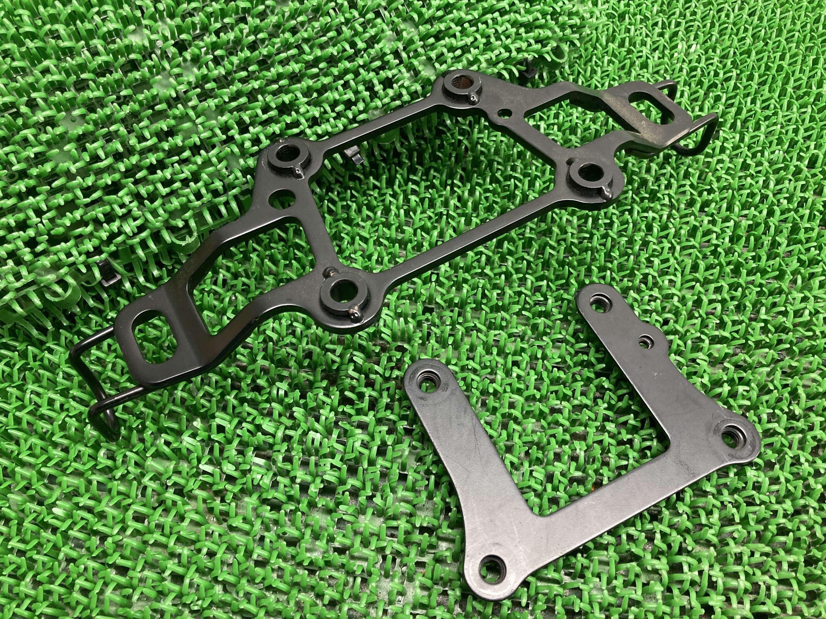 Z900RS 荷掛けフック カワサキ 純正 バイク 部品 ZR900C リアフェンダーステー コンディション良好 曲..