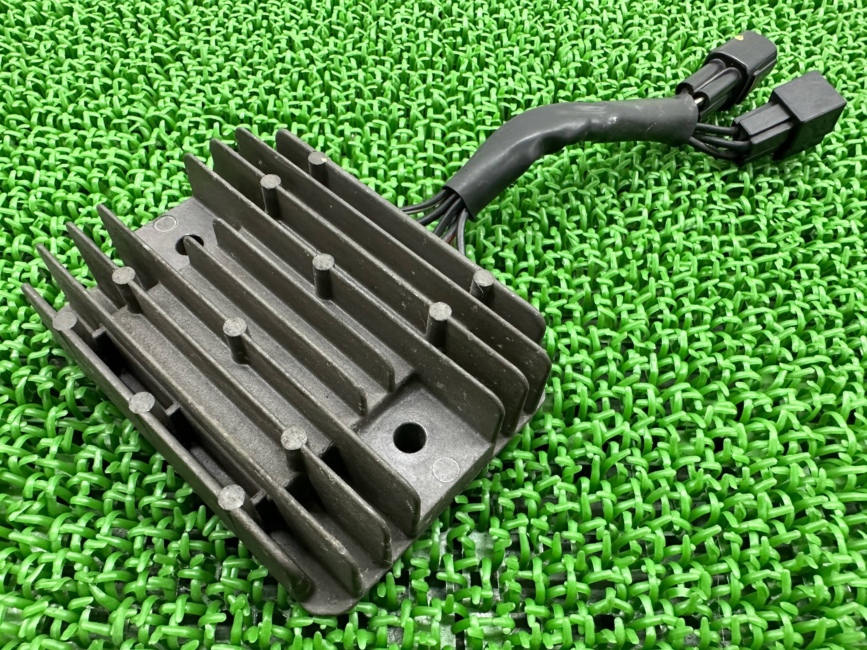 イントルーダー400クラシック レギュレター スズキ 純正 バイク 部品 RX41 11 41F1 レギュレーター レクチファイア 機能的問題なし 車検 Genuine 【中古】 Hl