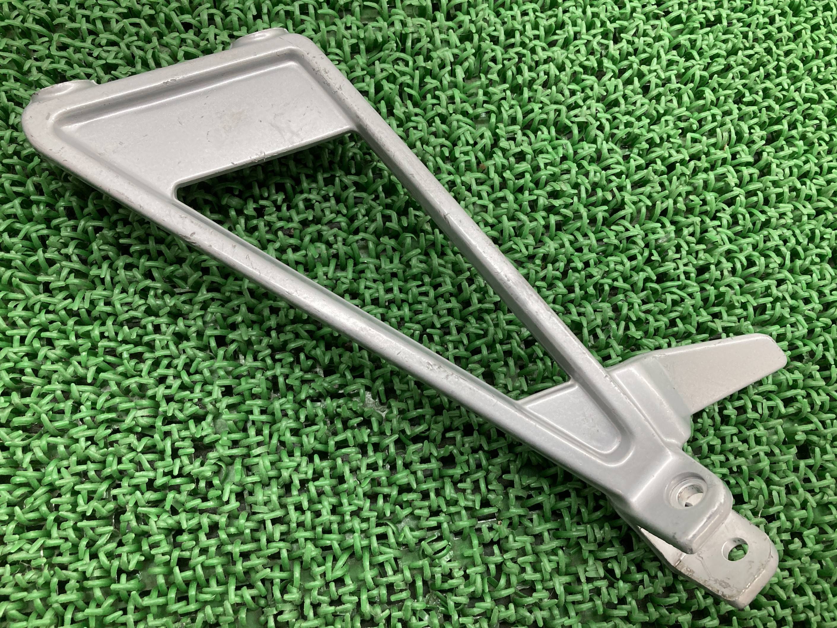 RS660 タンデムステップホルダー 左 2B005206 アプリリア 純正 バイク 部品 aprilia 曲がり無し 希少品 品薄 車検 Genuine 【中古】 yY