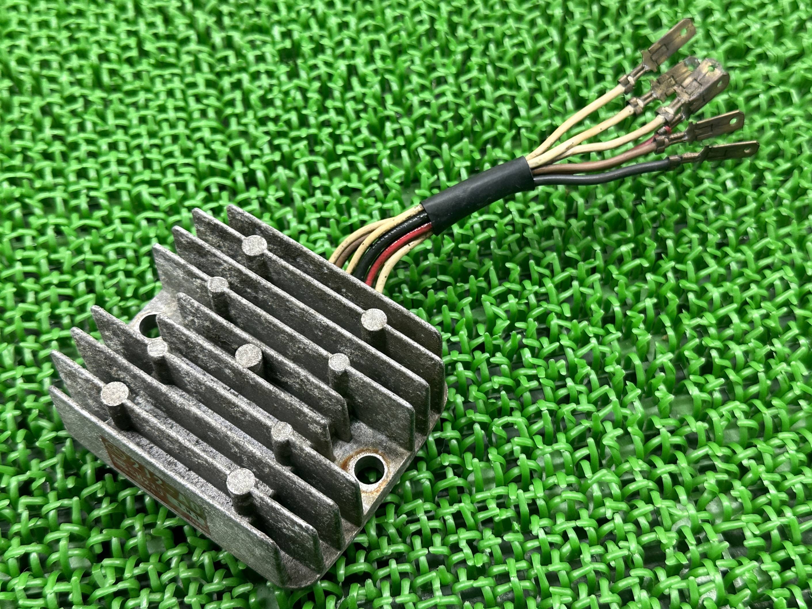 SR400 SR500 レギュレター ヤマハ 純正 バイク 部品 1JR 2J2 2J2-A0 SH235 初期型 SRX250 車検 Genuine 【中古】 yJ