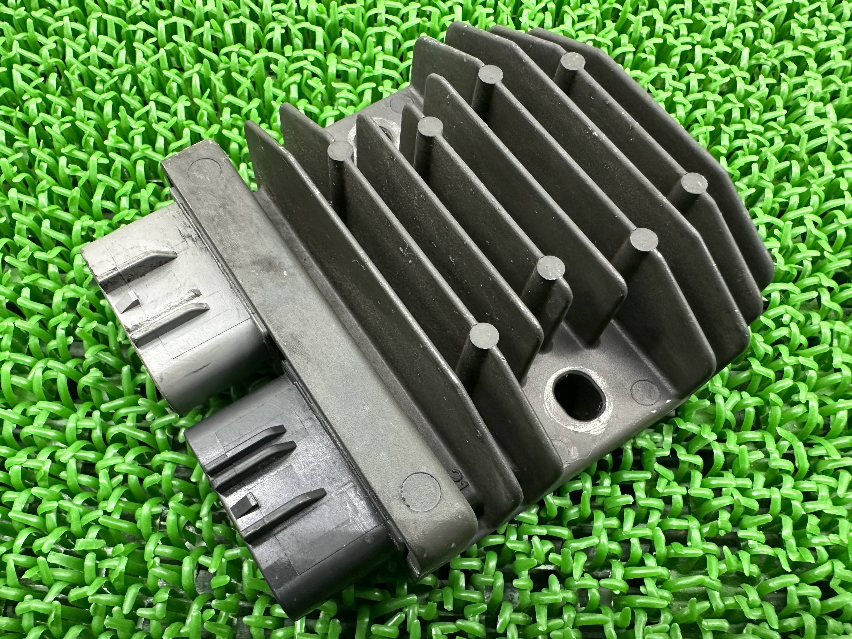 YZF-R1 レギュレター ヤマハ 純正 バイク 部品 RN01 5ピン MOSFET レギュレーター レクチファイアー 車検 Genuine 【中古】 Uz