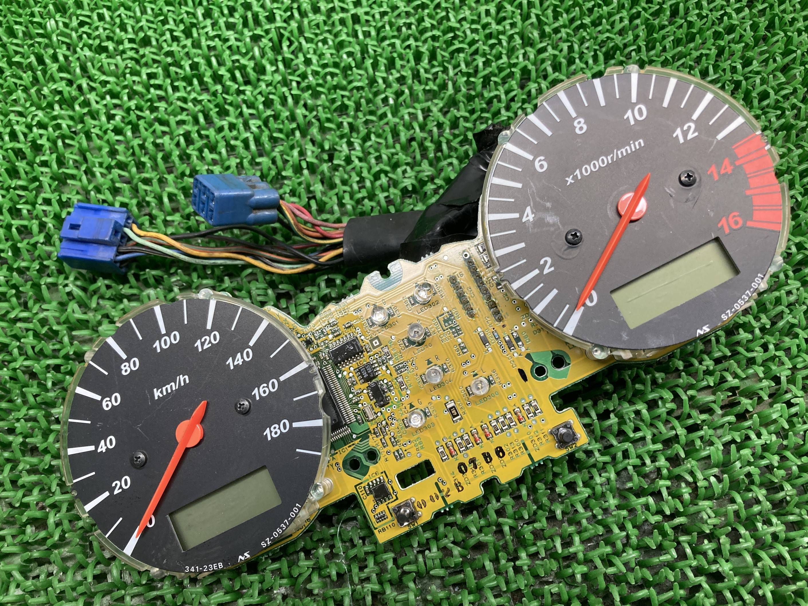 GSX400インパルス メーター 341-23EB/SZ-053-001 スズキ 純正 バイク 部品 GK7CA 341-23EB SZ-053-001 IMPULSE 修復素材や部品取りに 割れ欠け無し 車検 Genuine 【中古】 Yv