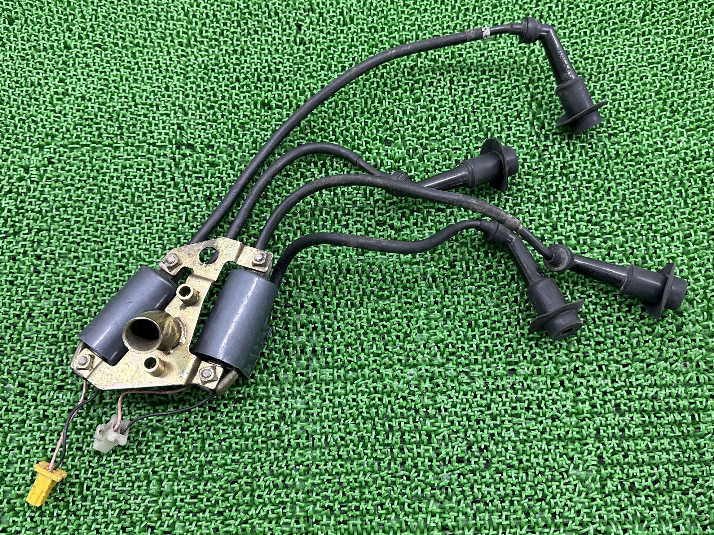 FZR250R イグニッションコイル 3LN-00 ヤマハ 純正 バイク 部品 3LN 3LN プラグコード キャップ 車検 Genuine 【中古】 Mk