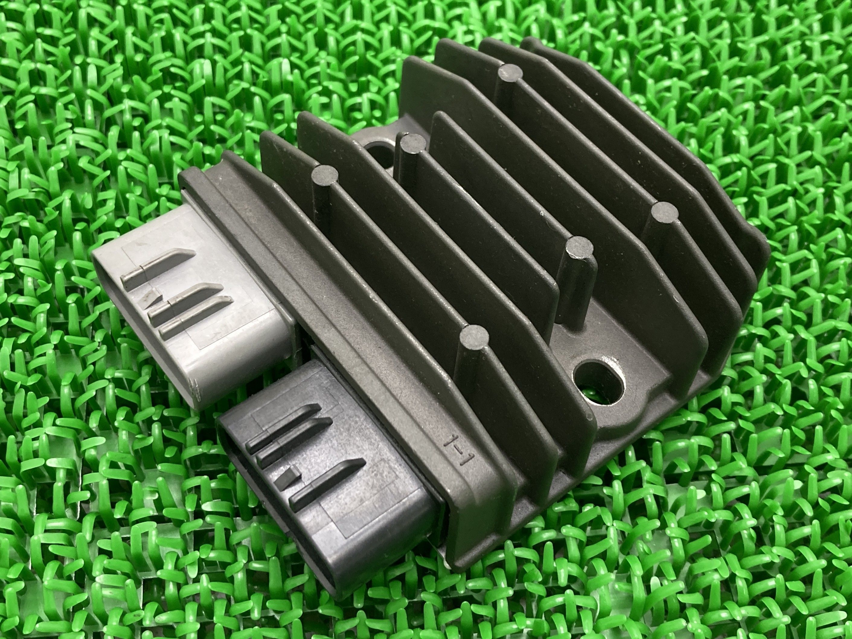 MT-07 レギュレター ヤマハ 純正 バイク 部品 RM07J MT07 ボルト BOLT レギュレータ 車検 Genuine 【中古】 hZ