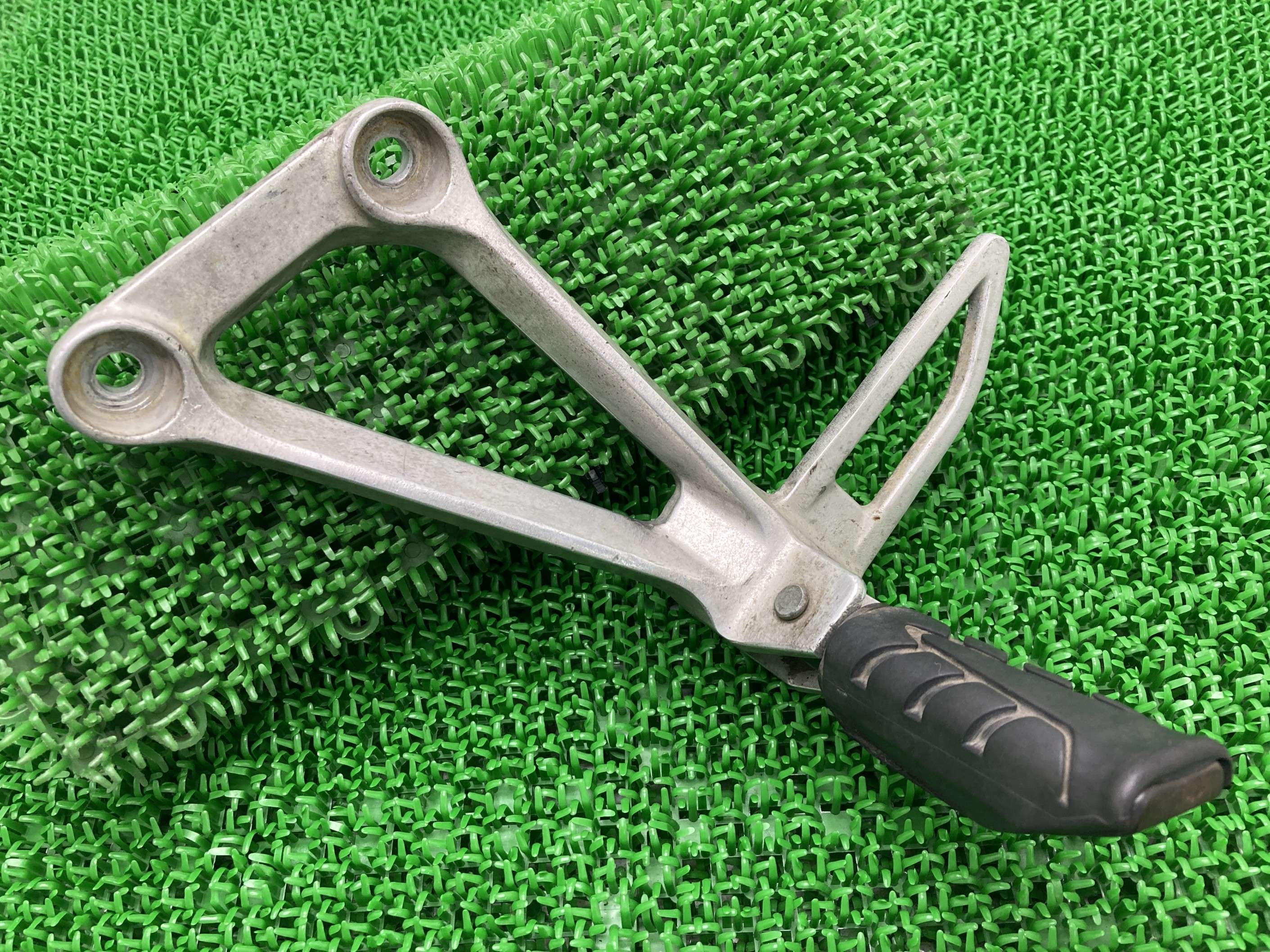 CBR250R タンデムステップ 左 KYJA ホンダ 純正 バイク 部品 MC41 曲がり無し お安くどうぞ 安心のノー..