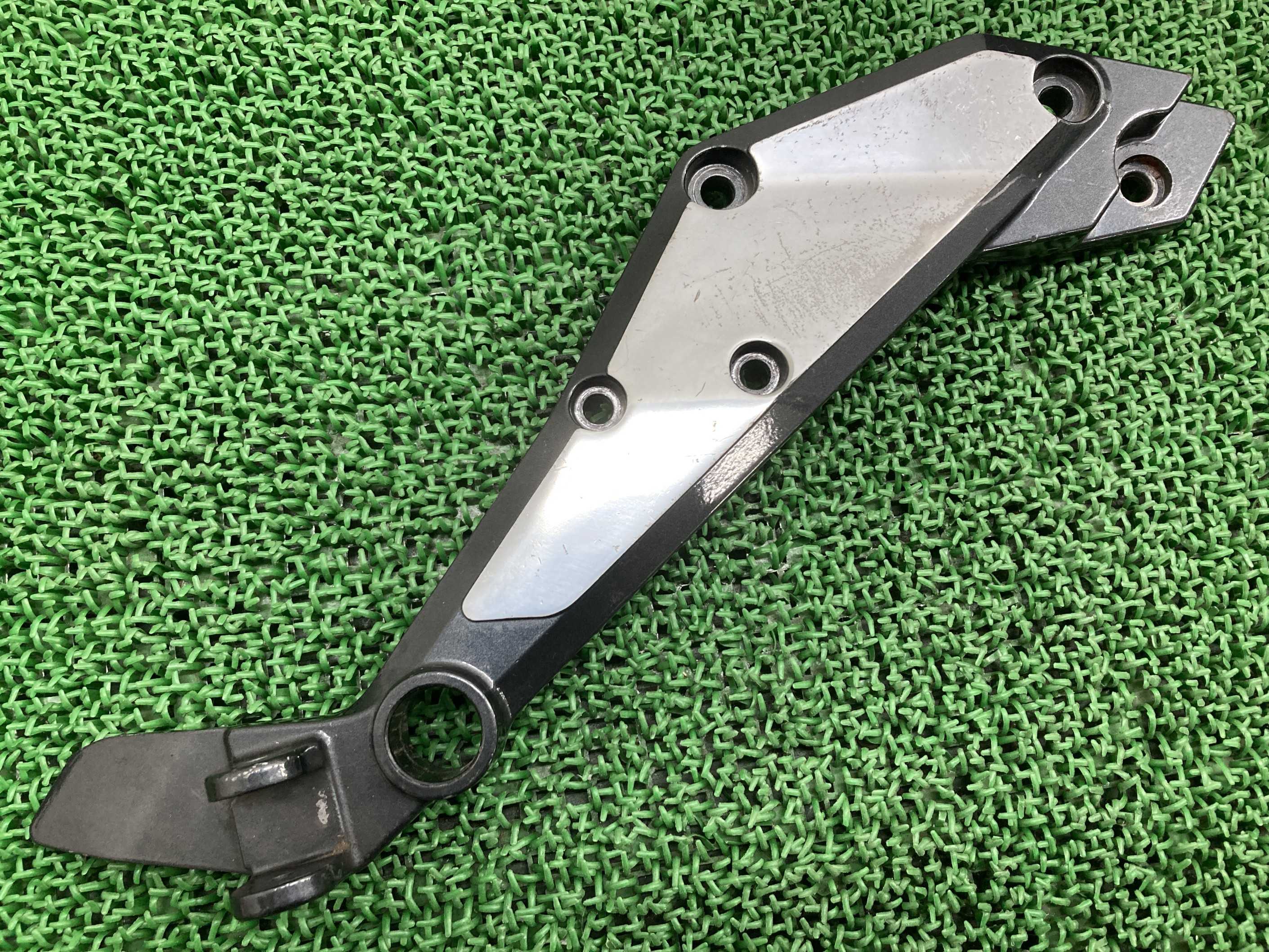 GPZ1100 ステッププレート 右 501909 カワサキ 純正 バイク 部品 ZXT10E コケキズ無し 希少品 品薄 車検 Genuine 【中古】 eD