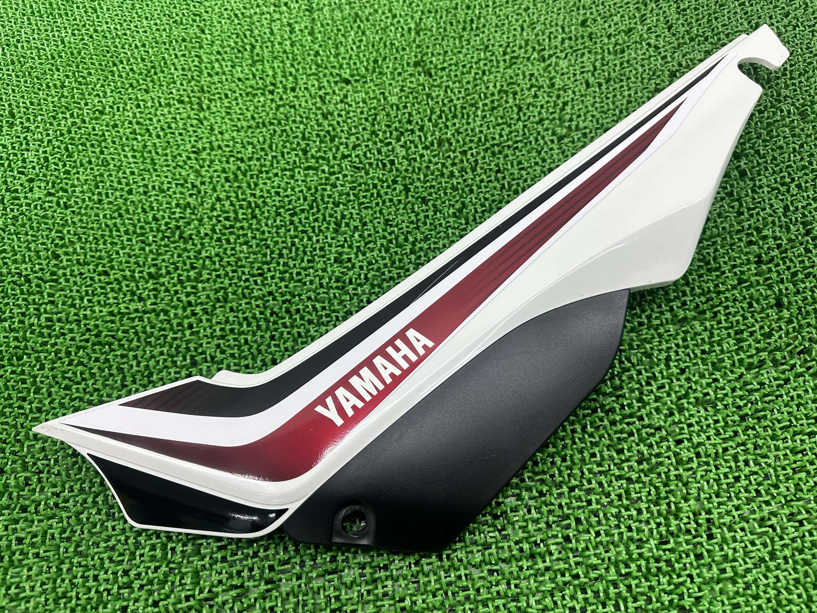 セロー250 サイドカバー 左 白 3C5 ヤ�