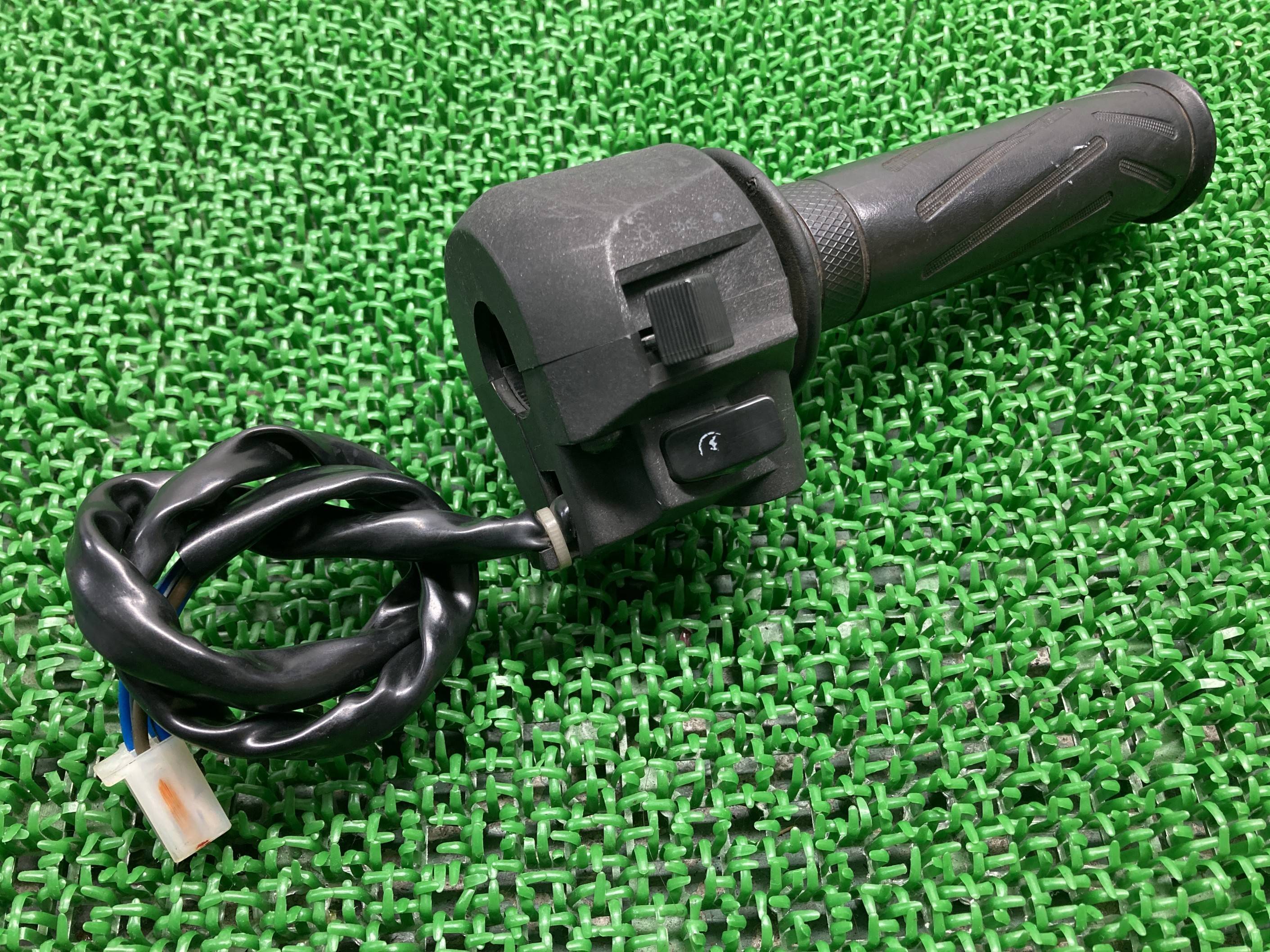 YBR125SP ハンドルスイッチ 右 ヤマハ 純正 バイク 部品 スロットルコーン スイッチボックス キルスイッチ 割れ欠け無し ペイント素材に 車検 Gen...