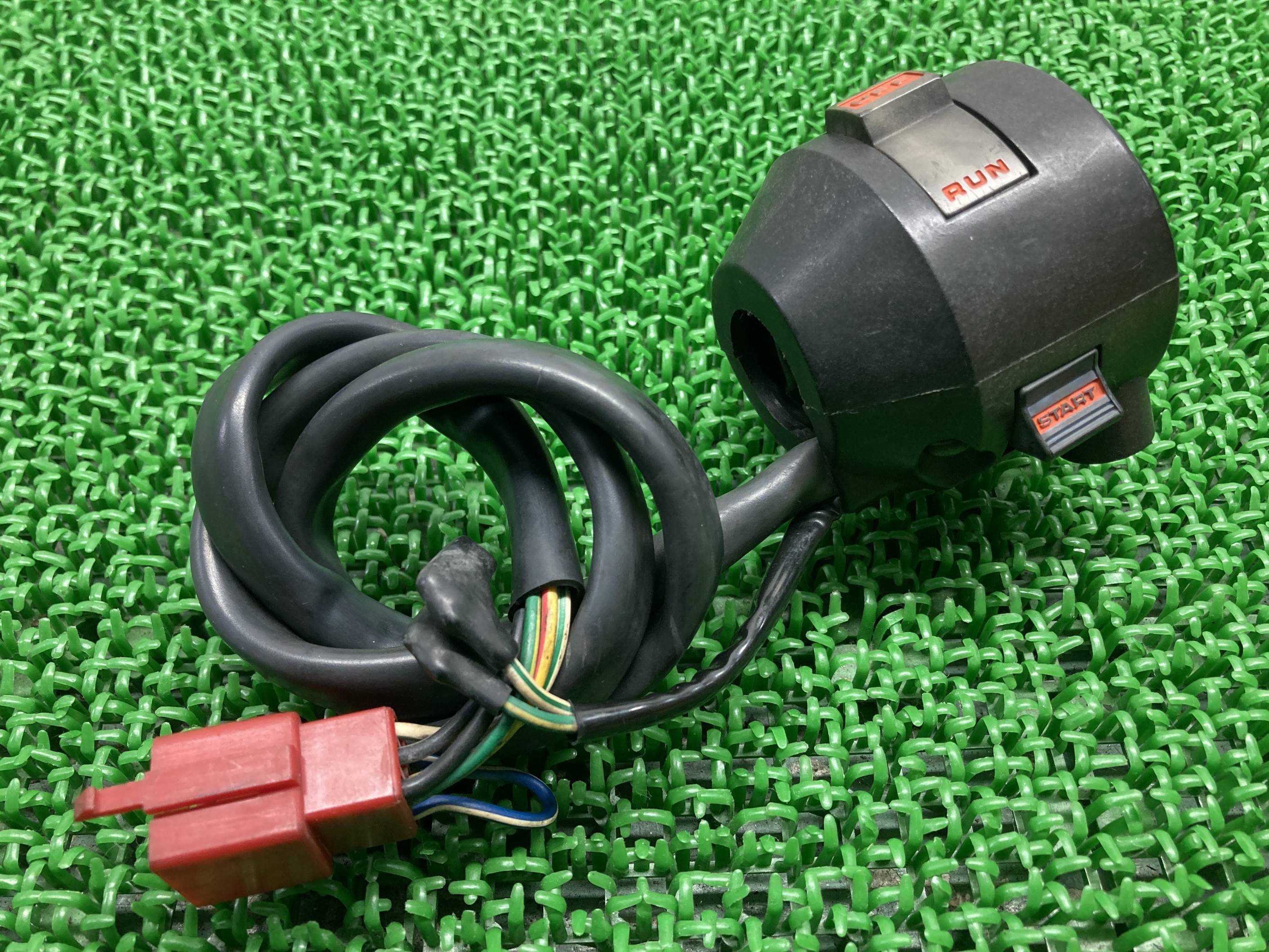 VF750F ハンドルスイッチ 右 ホンダ 純正 バイク 部品 RC15 当時物 スイッチボックス 割れ欠け無し 品薄 希少品 車検 Genuine 【中古】 ...