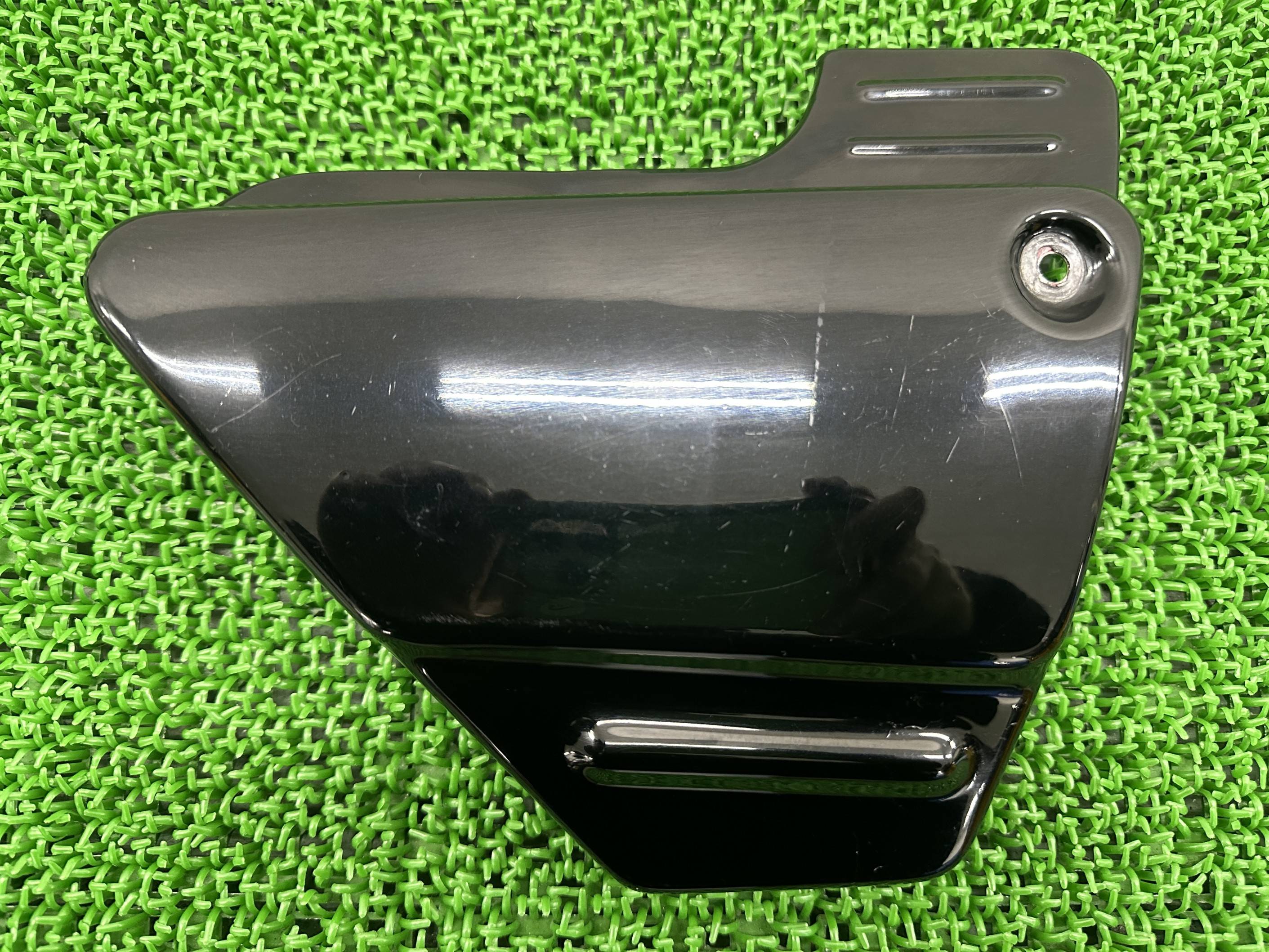 XJR400 サイドカバー 右 ヤマハ 純正 バイク 部品 4HM サイドカウル ノーマルアルミ カスタム素材に コケキズ無し ヘコミ無し 車検 Genuine 【中古】 kH(2)