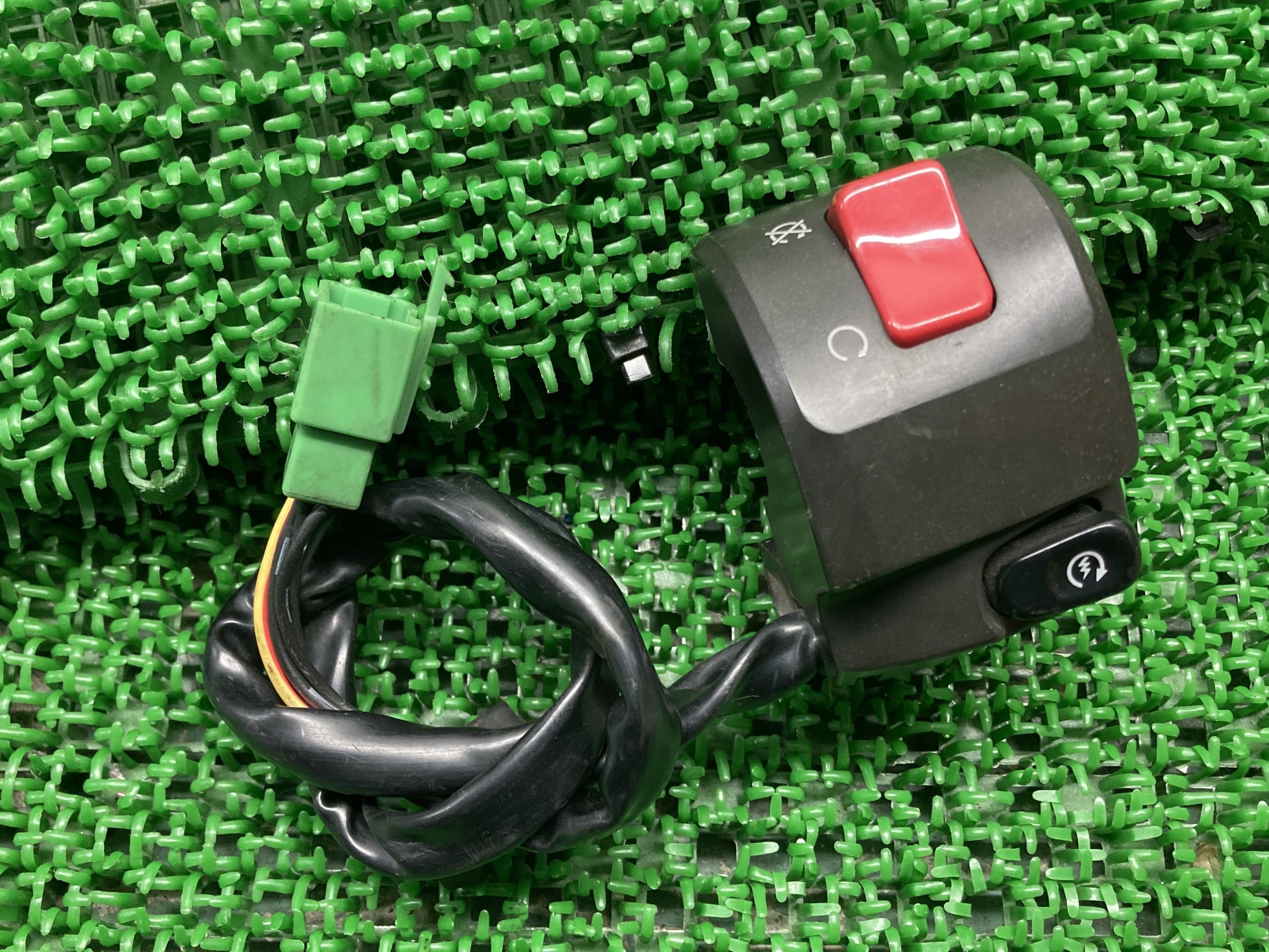 Z250 ハンドルスイッチ 右前 カワサキ 純正 バイク 部品 ER250C NINJA250R EX250K スイッチボックス 割れ欠け無し 品薄 車検 Ge...