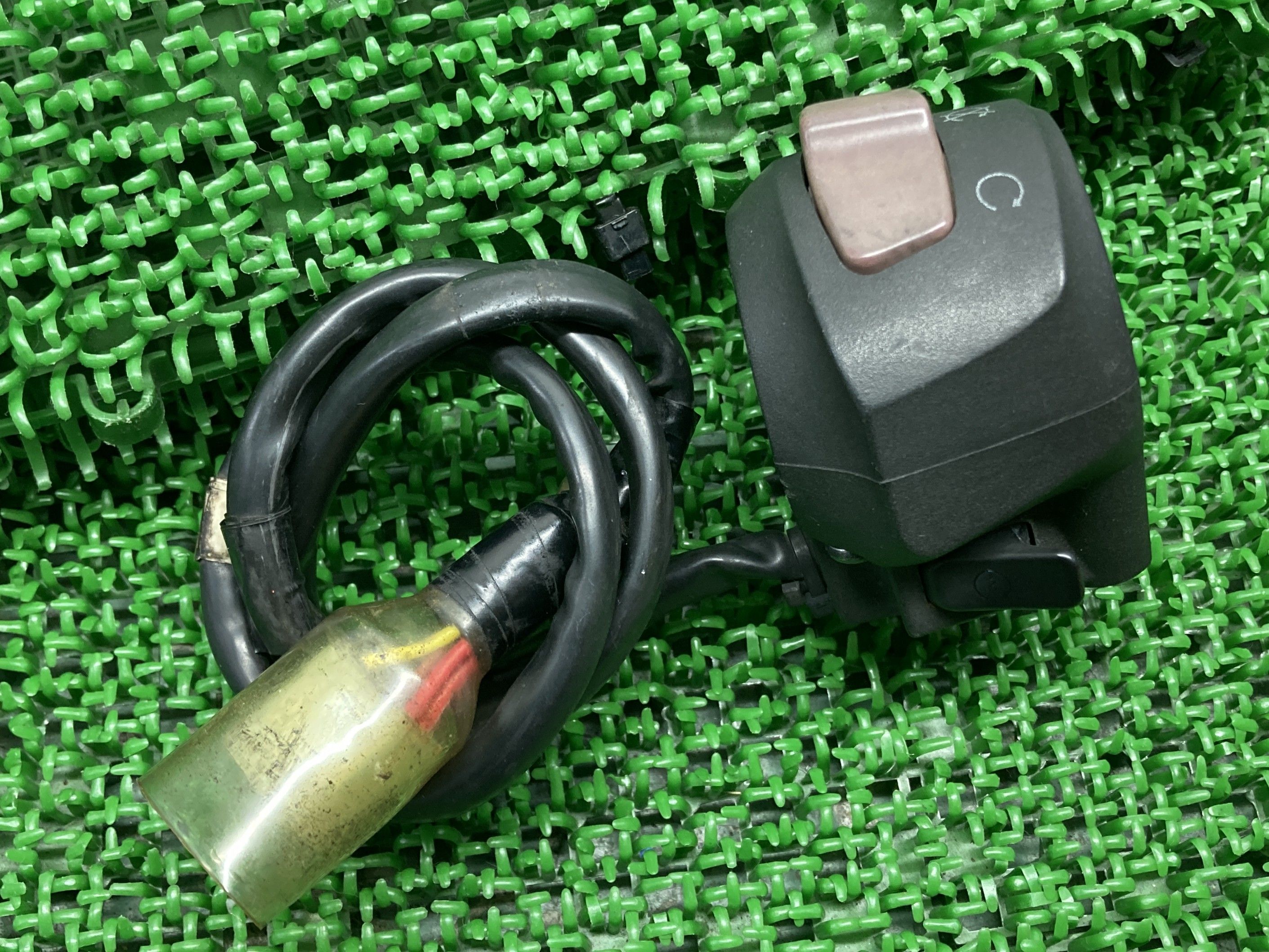 YZF-R25 ハンドルスイッチ 右 ヤマハ 純正 バイク 部品 RG10J スイッチボックス ペイント素材に 割れ欠け無し 品薄 車検 Genuine 【中古...