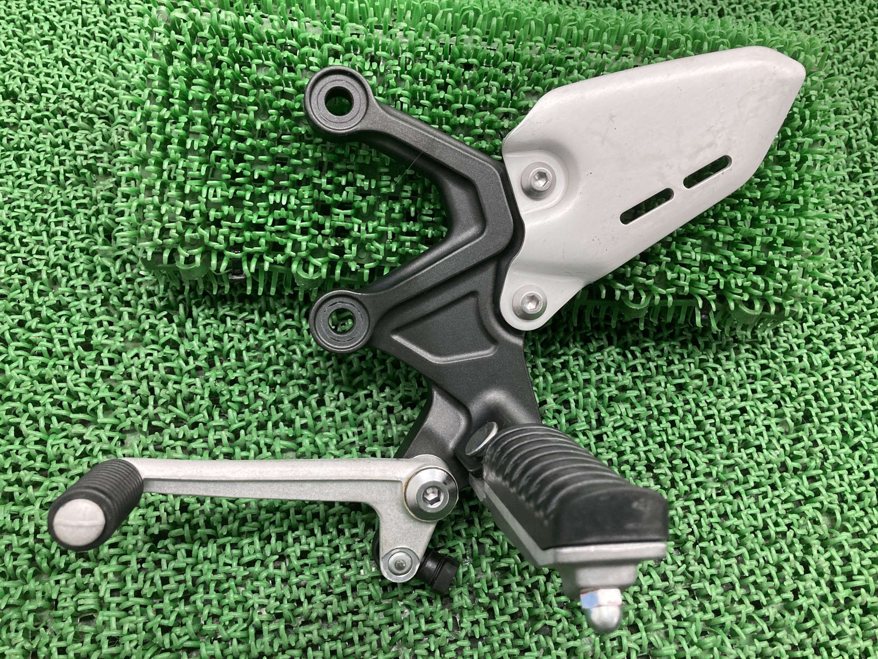 Z900RS ステップ 左 1391 カワサキ 純正 バイク 部品 ZR900C ZR900K シフトペダル ペグ ヒールガード 車検 Genuine 【中古】 zF