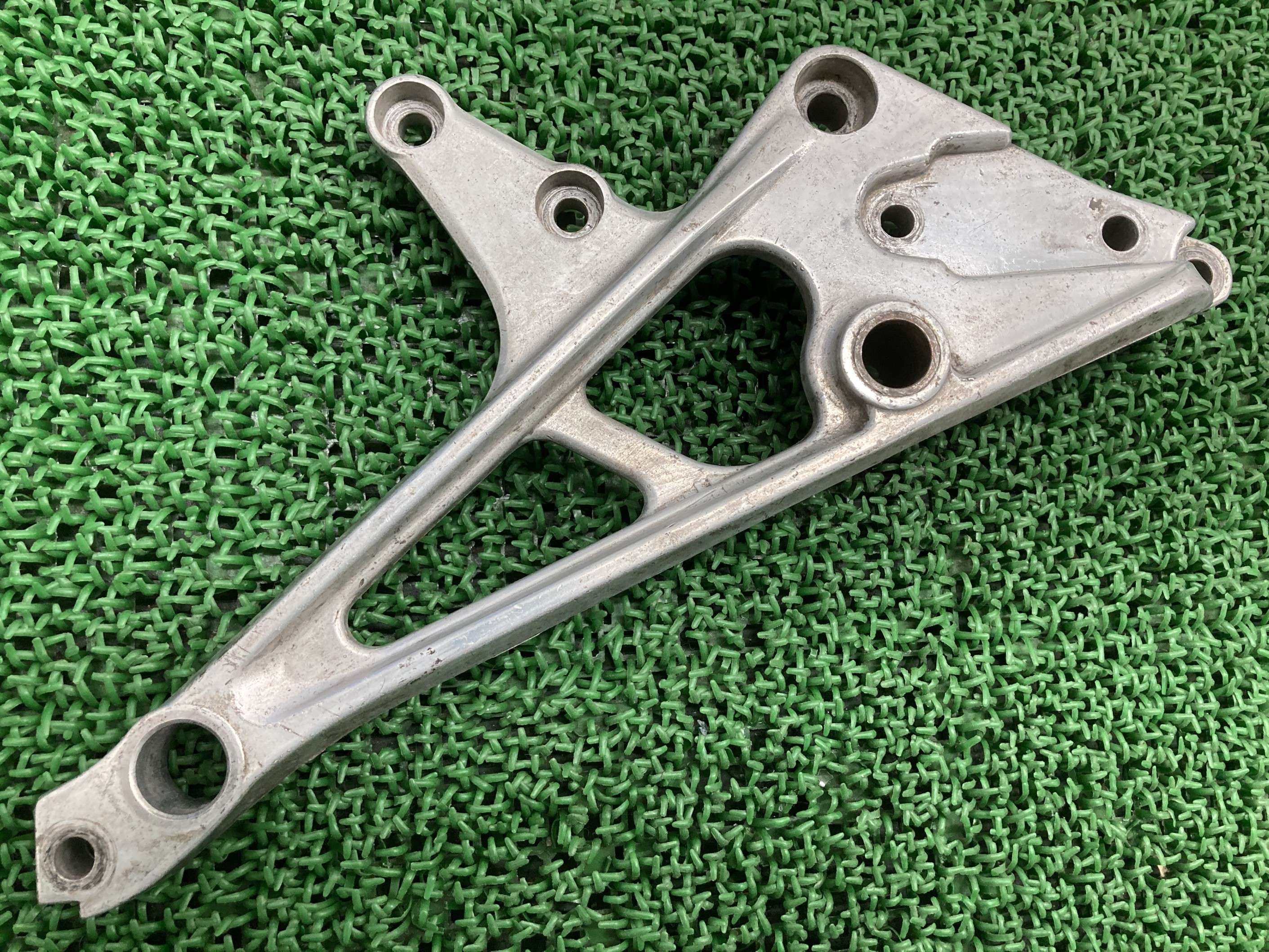 CBX400F ステッププレート 右 MA6 ホンダ 純正 バイク 部品 NC07 当時物 ステップホルダー 曲がり無し 品薄 車検 Genuine 【中古】 Ko