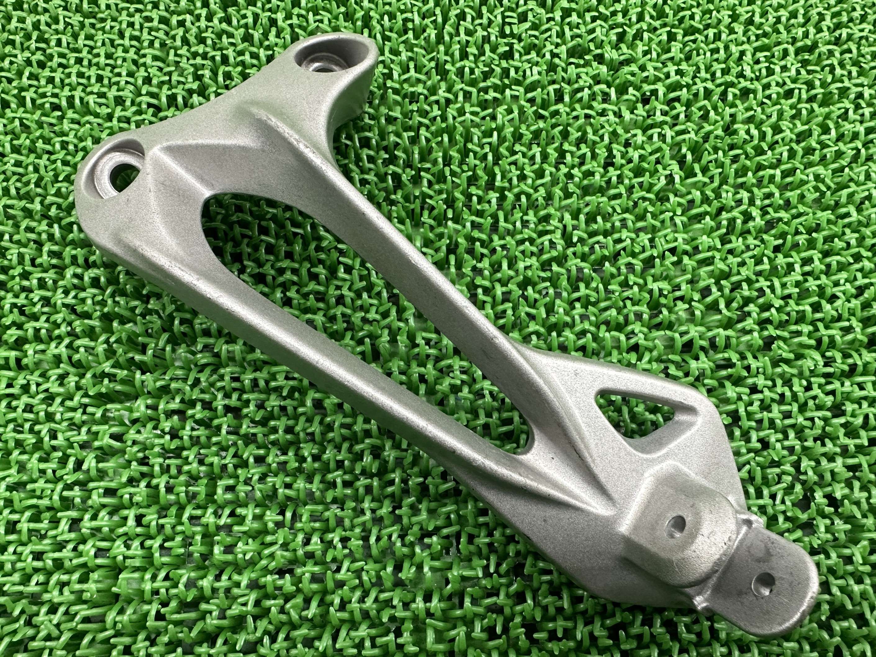 ZX-10R タンデムステップホルダー 左 0228 カワサキ 純正 バイク 部品 ZXT00D NINJA ニンジャZX10R 曲..