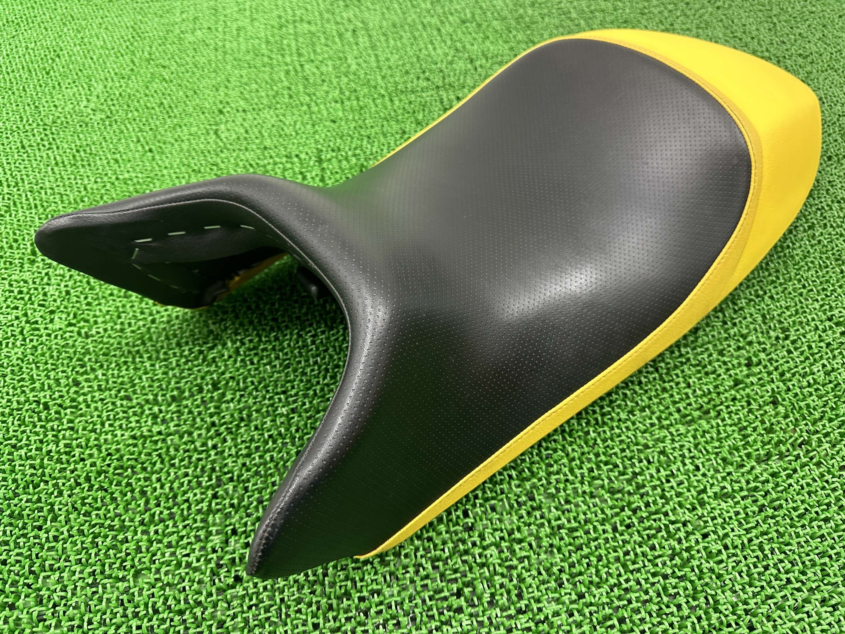 モンスター900 シート 595.1.026.1A ドゥカティ 純正 バイク 部品 M900 モンスター400 1000Sie S4 車検 Genuine 【中古】 Jg