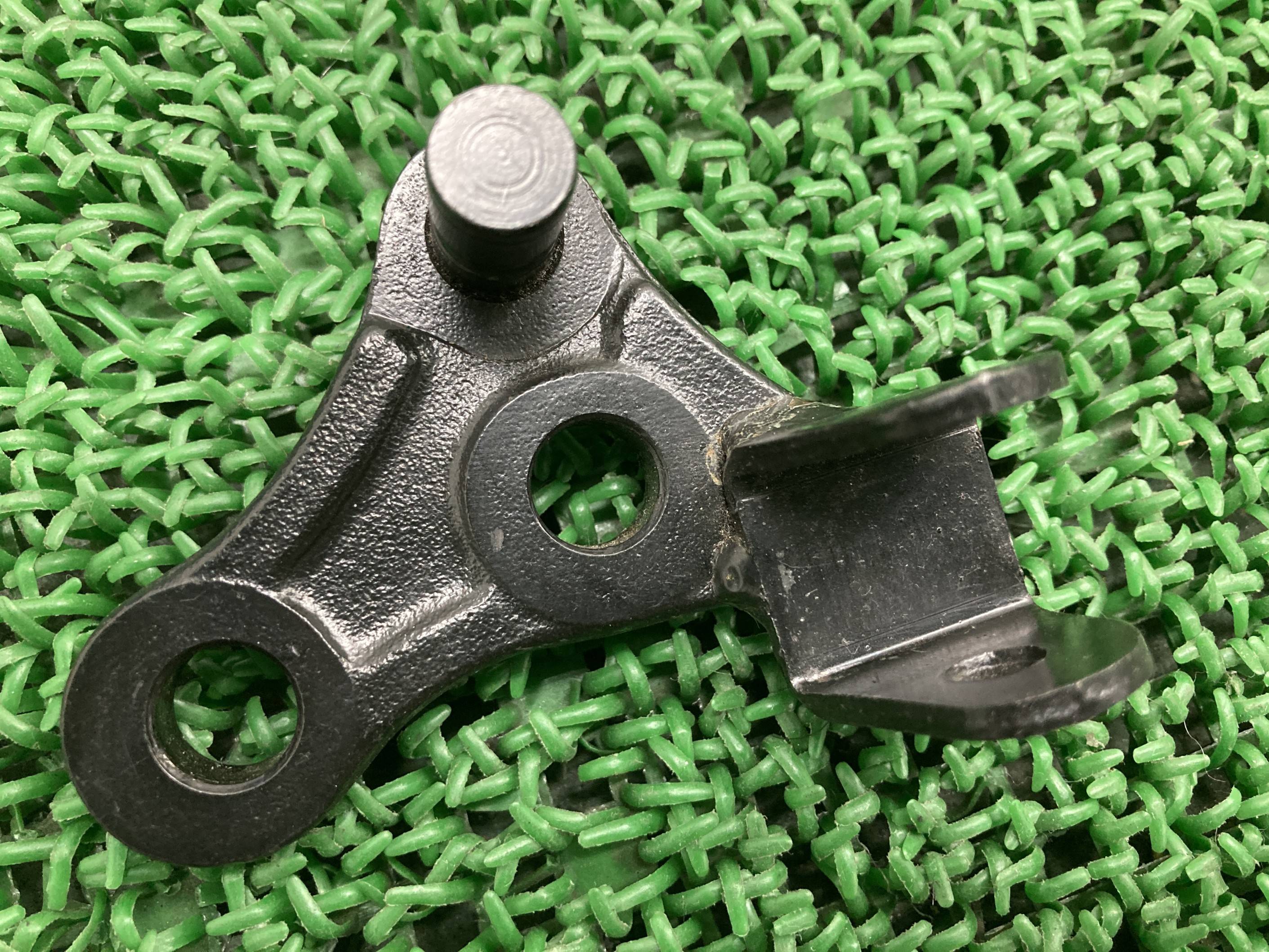 SR400 ステップホルダー 左 ヤマハ 純正 バイク 部品 1JR バックステップ用 コンディション良好 曲がり無し 品薄 希少品 車検 Genuine 【中古】 mX