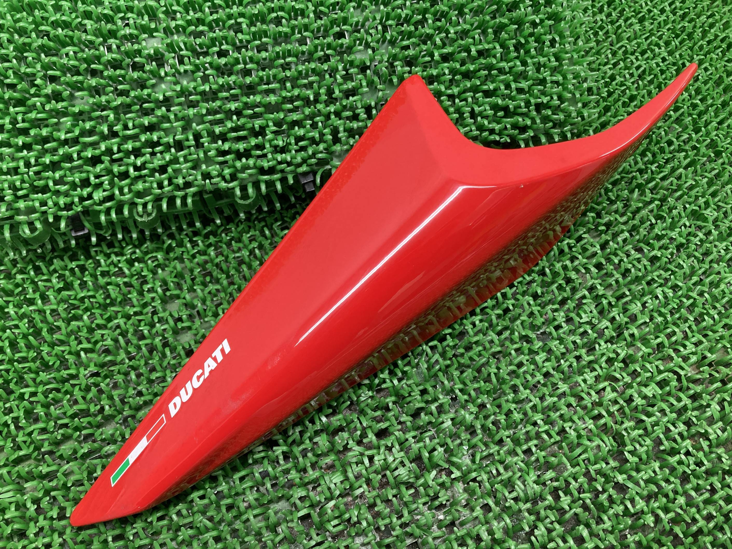 M937 シートカウル 右 赤 482.1.699.1A ドゥカティ 純正 バイク 部品 Ducati MONSTER モンスター テールカウル 車検 Genuine 【中古】 xD