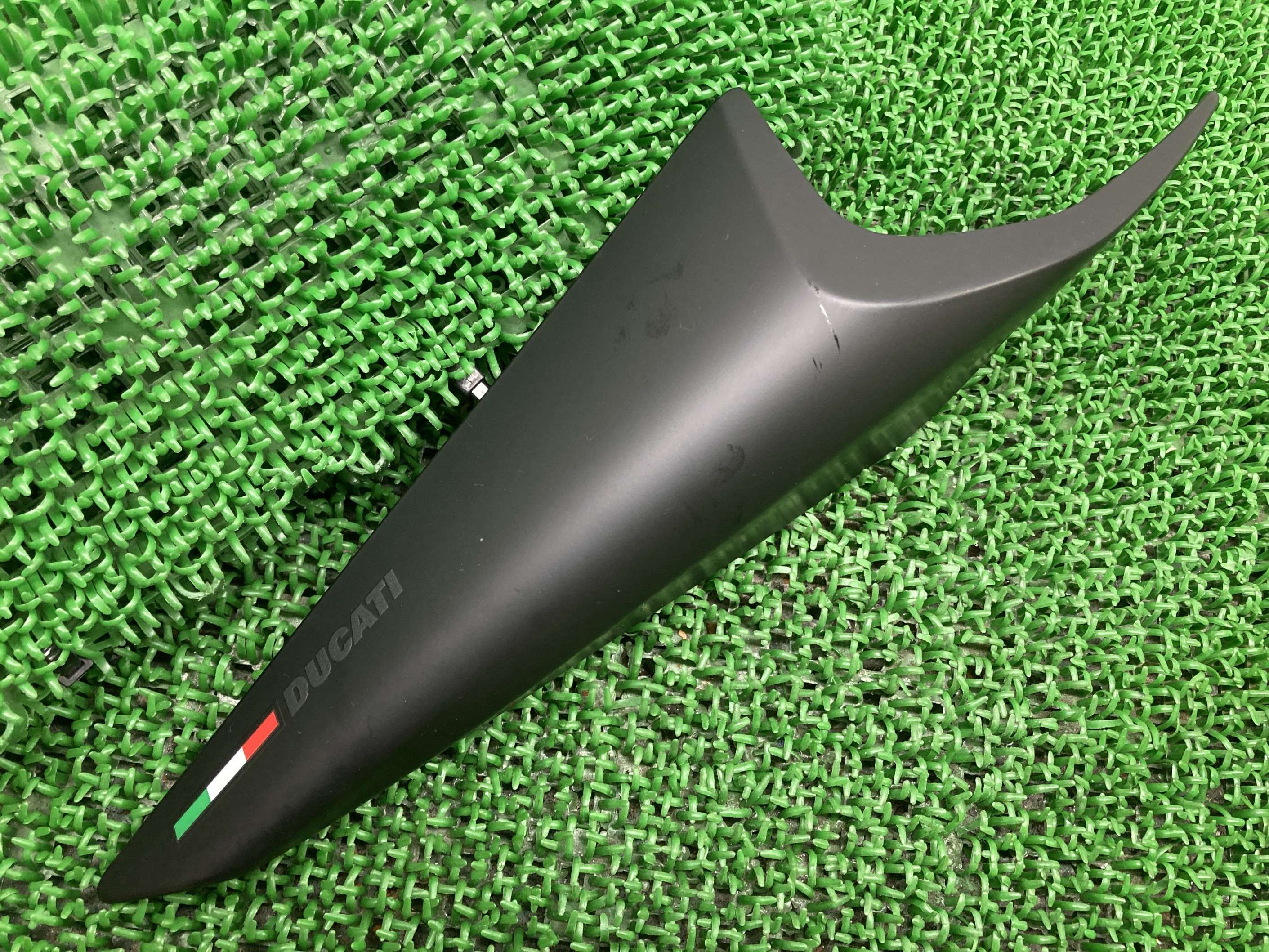 M937 シートカウル 右 マットB 482.1.699.1A ドゥカティ 純正 バイク 部品 Ducati MONSTER モンスター テールカウル 車検 Genuine 【中古】 jT