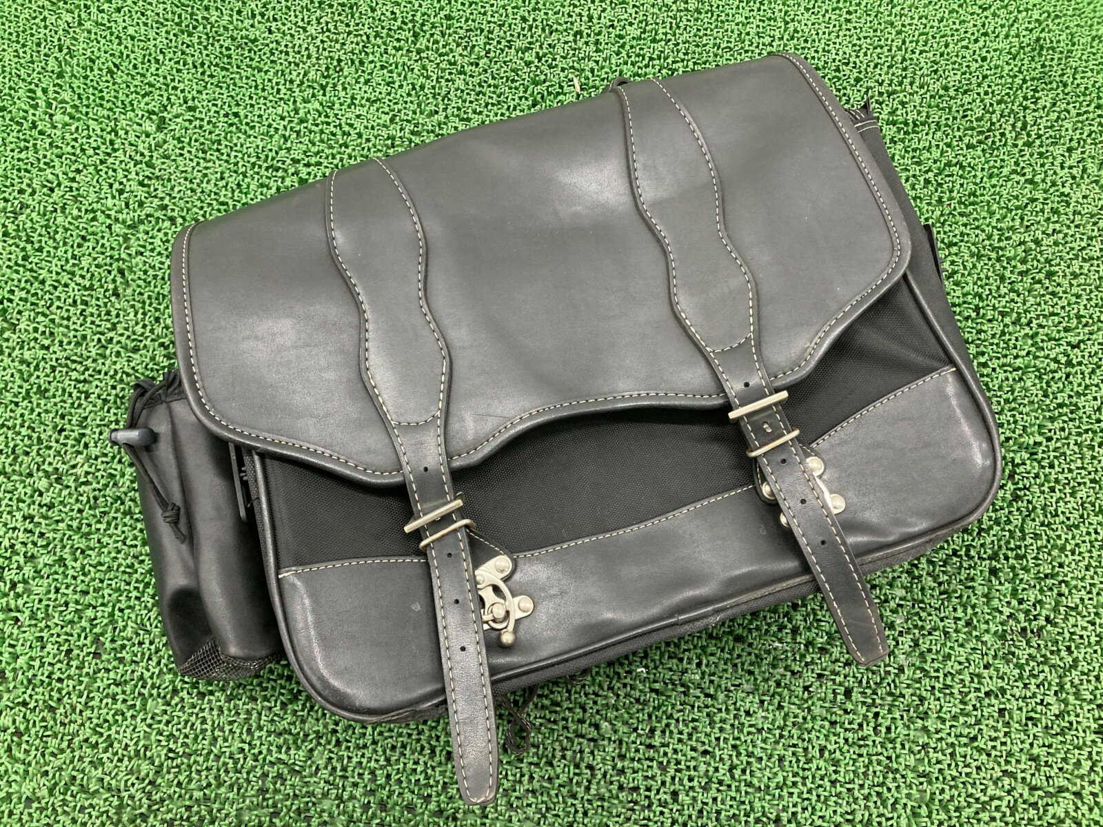 デグナー製 サイドバッグ 片側 社外 バイク 部品 18L DEGNER サドルバッグ ハーレー バルカン スティード GPZ900R ドラッグスター400 スティード400 CBR1100XX バルカン400 ZZ-R400 ZZ-R1100 GPZ400R ドラッグスター400クラシック 【中古】 Ef