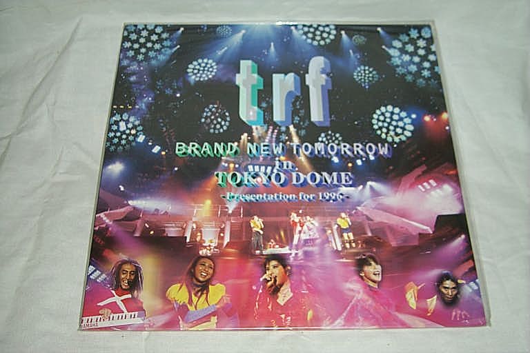 内容 （LD：レーザーデイスク）trf／BRAND　NEW　TOMORROW　in　TOKYO　DOME【中古】 95年12月16日にて総動員数5万人を記録した初の東京ドーム公演を収録。「BOY MEETS GIRL」「Silver and Gold dance」「CRAZY GONNA CRAZY」「BRAND NEW TOMORROW 」などをはじめとするヒットチューンを熱唱。 1996年販売・CLV120分収録・カラー・ステレオ 当店管理番号：399253 備考・中古 販売元：エイベックス（株） コンディション 中古・美品 帯なし、ライナー付き この商品は レーザー・ディスク です。 　　　　　　　　CDやDVDとは違います。