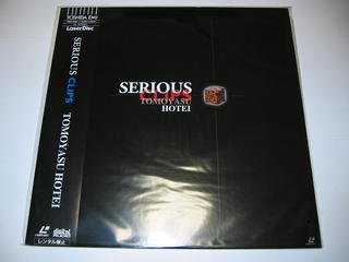 内容 布袋寅泰／SERIOUS CLIPS 「SERIOUS」「ESCAPE」を含む全6曲 ALL CLIPS DIRECTED BY NIGEL TALAMO 1994年作品・31分収録・カラー・ステレオ 備考 販売元：東芝EMI（株） コンディション 新品未開封 新品・未開封品ですので、開封後の返品は出来ません。 この商品は レーザー・ディスク です。 　　　　　　　　CDやDVDとは違います。