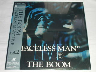 内容 （LD：レーザーディスク）THE BOOM "FACELESS MAN"LIVE Vol.2【中古】 LIVE at 日本武道館（1994/01/13,14） 曲目リスト 1. ブラック・ギター 2. 祝日が一日もない町 3. 子供らに花束を 4. 月さえも眠る夜 5. ユーアー・マイ・サンシャイン 6. 真夏の奇蹟 7. 幸せであるように 8. つばき 9. そばにいたい CLV78分収録・カラー・ステレオ 備考：中古 販売元：（株）ソニーミュージックエンタテイメント コンディション 中古・美品 帯、ライナー付き。 この商品は レーザー・ディスク です。 　　　　　　　　CDやDVDとは違います。