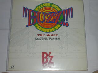内容 （LD：レーザーディスク）B’z／”BUZZ！！”THE　MOVIE【中古】 ’95年夏のスタジアム・ツアー”BUZZ！！”のステージ、そしてオフ・ステージを含めたライヴ・ドキュメンタリー 1996年作品・CLV93分収録・カラー・ステレオ 備考：中古 販売元：BMGビクター（株） コンディション 中古品・美品 帯なし、ライナーノーツ付き この商品は レーザー・ディスク です。 　　　　　　　　CDやDVDとは違います。