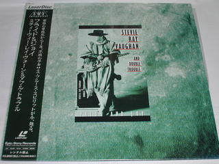 内容 （LD：レーザーディスク）スティーヴィー・レイ・ヴォーン&ダブル・トラブル/プライド＆ジョイ【中古】 90年にヘリコプター事故により35歳の若さで急逝したブルースロックギタリスト、スティーヴィー・レイ・ヴォーン、ダブル・トラブルをバッ...