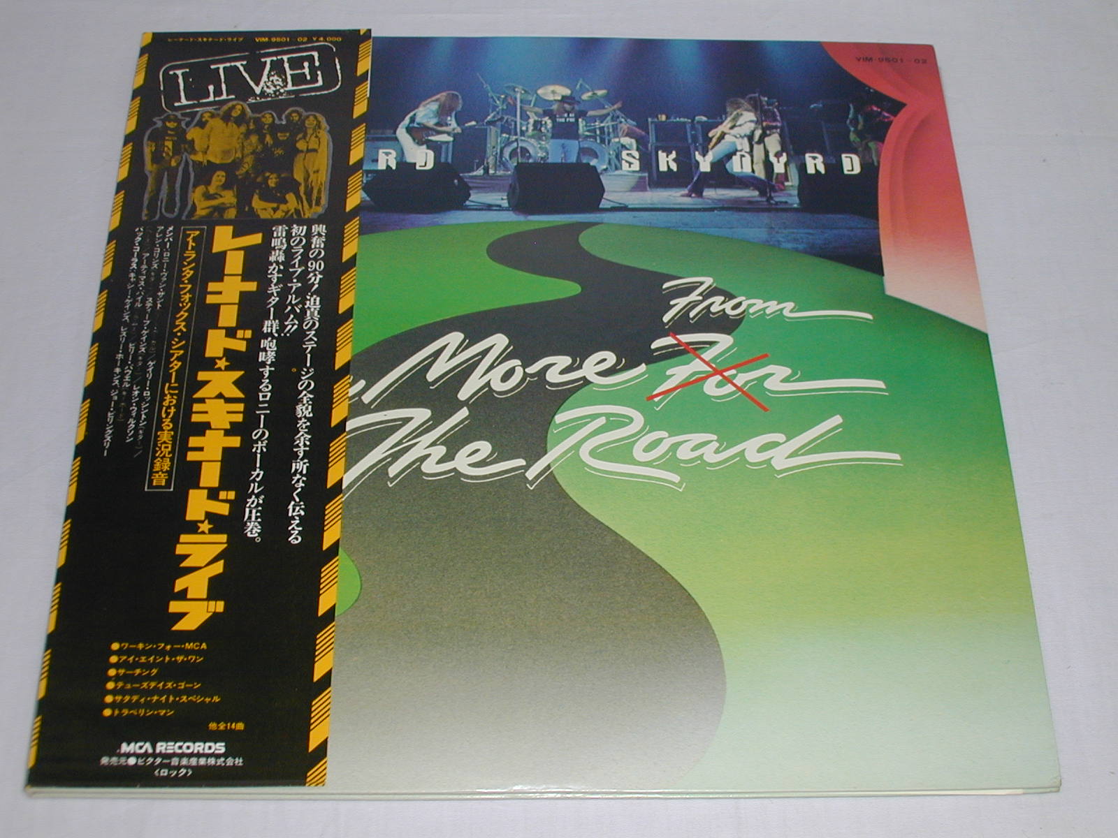 内容 （LP）LYNYRD　SKYNYRD　レーナード・スキナード／ONE　MORE　FROM　THE　ROAD アトランタ・フォックス・シアターにおける実況録音 曲目：WORKIN’　FOR　MCA／I　AIN’T　THE　ONE／　他全14曲　 　 　 レコード番号：VIM−9501〜02　 備考：中古 発売元：ビクター音楽産業（株） コンディション 中古品・LPレコード ［ジャケット：並］ ［盤面：良] 帯、ライナーノーツ付き　　　　　　　　