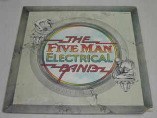 内容 （LP）THE　FIVE MAN　ELECTRICAL　BAND　／SWEET　PARADISE 【中古】 SIDE 1 　I'M A STRANGER HERE／BACK HOME／（NOW I'M）OUT IN THE COLD AGAIN／DOIN' THE BEST WE CAN RAG／BABY WANNA BOOGIE／BRING BACK THE SUNSHINE SIDE 2 　SWEET PARADISE／WE PLAY ROCK 'N ROLL／SHE SURE COULD SING THE BLUES／MONEY BACK GUARANTEE レコード番号：LN 1009 備考：中古品 発売元：MGM コンディシン 中古品・LPレコード ［ジャケット：色褪せ、擦れ、下部角切られています] ［盤面：良］ 見開きジャケット 輸入盤