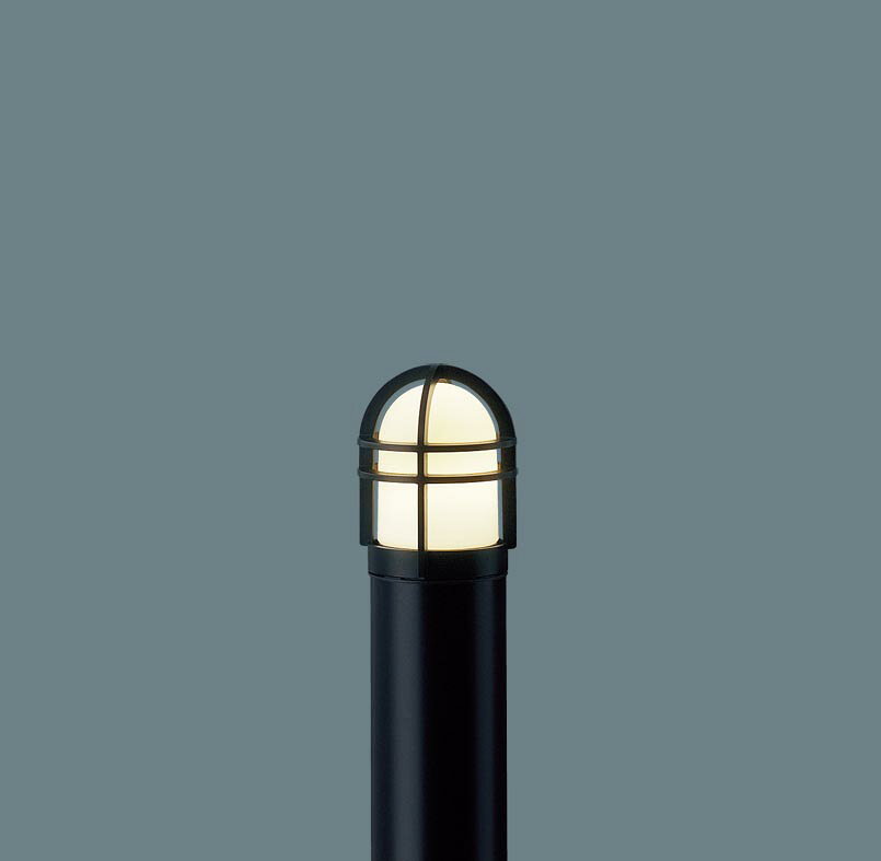◆LED電球小形電球タイプ4.3W1灯（E17）（電球色）◆色温度：2700 K◆ランプ寿命40000時間（光束維持率70％）◆器具光束：215 lm◆電圧：100 V◆消費電力：4.3 W◆消費効率：50 lm/W◆【ガラスグローブ】乳白つや消し◆【アルミダイカストガード】オフブラック◆【ステンレスポール】オフブラック◆地中埋込型、地上高600mm◆Ra80◆ポール径φ100◆40形電球1灯器具相当◆LED電球専用商品◆入力電流（100V時）：0.075 A◆調光操作不可◆ケーブル別売【LED照明】 【電球色】 【防雨】 【非調光】検索用カテゴリ9