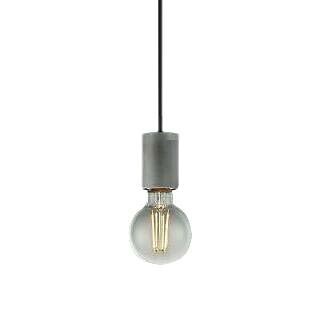 LEDフィラメント電球・ボール球形 3.8W（E26）キャンドル色/2200K鋼板 ストーングレー調塗装径φ80 高165 全長700〜1200mm0.4kg吊高さ調節可能AC100V調光可能（0％〜100％）調光にはLED専用調光器（別売）をご使用ください。ランプ寿命20000時間SENMU LAMP使用可能5VA定格光束 485lm消費電力 3.8W固有エネルギー消費効率 127.6lm/WRa93白熱灯60W相当傾斜天井にも使用可能（55°まで）直付専用LED交換可能ハンドメイド※取付には電気工事が必要です。【LED照明】 【フランジタイプ】 【キャンドル色】 【調光可】 【DPN42497YG】検索用カテゴリ5