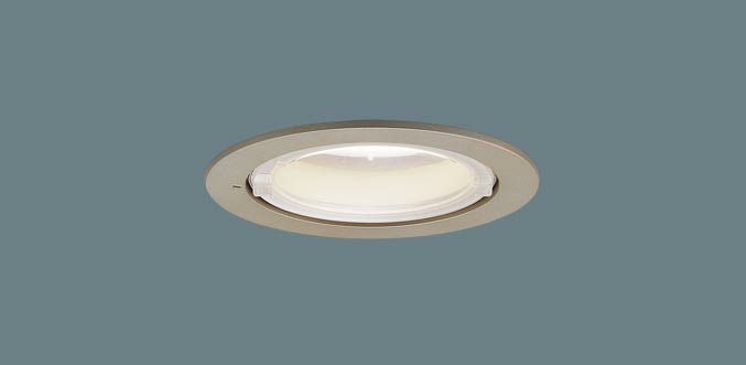 ◆LEDフラットランプφ70　クラス700 1灯（口金GX53-1）◆色温度：2700 K◆光源寿命40000時間（光束維持率70％）◆埋込穴径：φ100 mm◆埋込高：80 mm◆全光束：425 lm◆電圧：100 V◆消費電力：8.4 W◆消費効率：50.5 lm/W◆【アルミ枠】プラチナメタリック◆高演色Ra90◆80形電球1灯器具相当◆55度までの傾斜天井に取付可能◆位相制御式（2線式）◆入力電流（100V時）：0.13 A◆適合ライコン（逆位相タイプ）（別売）との組み合わせで100％〜1％調光可能◆配光については斜天井対応となっていません。◆施工時、埋込高さは80mm必要となります。◆直下近接限度10cm【LED照明】 【電球色】 【拡散タイプ】 【調光可】 【DL埋込穴100】 【防湿】 【防雨】検索用カテゴリ9