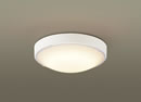 ◆LEDフラットランプφ205　クラス700（口金GX53-1a）◆色温度：2700 K◆光源寿命40000時間（光束維持率70％）◆幅：φ330 mm◆高：105 mm◆質量：1.5 kg◆器具光束：965 lm◆電圧：100 V◆消費電力：10.7 W◆消費効率：90.1 lm/W◆【プラスチック】ホワイト◆【アクリルカバー】乳白◆天井直付型・壁直付型、拡散タイプ◆Ra83◆20形丸形蛍光灯1灯器具相当◆天井面・壁面取付専用◆一般住宅用（業務用浴場使用不可）◆入力電流（100V時）：0.17 A◆調光操作不可【LED照明】 【電球色】 【非調光】 【防雨】 【防湿】検索用カテゴリ9