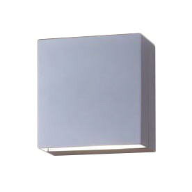 LED内蔵、電源ユニット内蔵LED（電球色）色温度：2700K幅：200mm高：200mm出しろ：110mm質量：2.2kg器具光束：180lm安定器出力型：定格出力型安定器補足：出力固定型電圧：100V消費電力：5.9W消費効率：30.5lm/W【本体】アルミダイカスト（シルバーメタリック）【カバー】アクリル（シルバーメタリック）IP23壁直付型、間接光タイプRa83【交換LEDユニット】FK98461壁面取付専用入力電流（100V時）：0.1A注）調光はできません。注）写真方向以外取り付け不可注）軒下などの雨線内で使用できます。ただし、風の強い場所、常時高温・高湿度になる場所、腐食性ガスの発生する場所、塩害を受ける場所、屋内プールなどの塩素雰囲気にさらされる場所、振動の強い場所、エアコンの冷風が直接当たる場所では使用しないでください。落下・感電・火災の原因となります。注）直射日光の当たる場所には設置しないでください。過熱による故障・短寿命の原因となります。注）LEDにはバラツキがあるため、同一品番商品でも商品ごとに発光色、明るさが異なる場合があります。【LED照明】 【電球色】 【非調光】 【防雨】検索用カテゴリ379