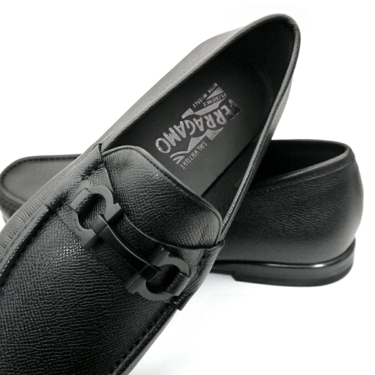 フェラガモ/Salvatore Ferragamo メンズ ローファー ビジネスシューズ 靴 モカシン　ガンチーニ CROWN 0688525 NERO ブラック 【即発送可能】