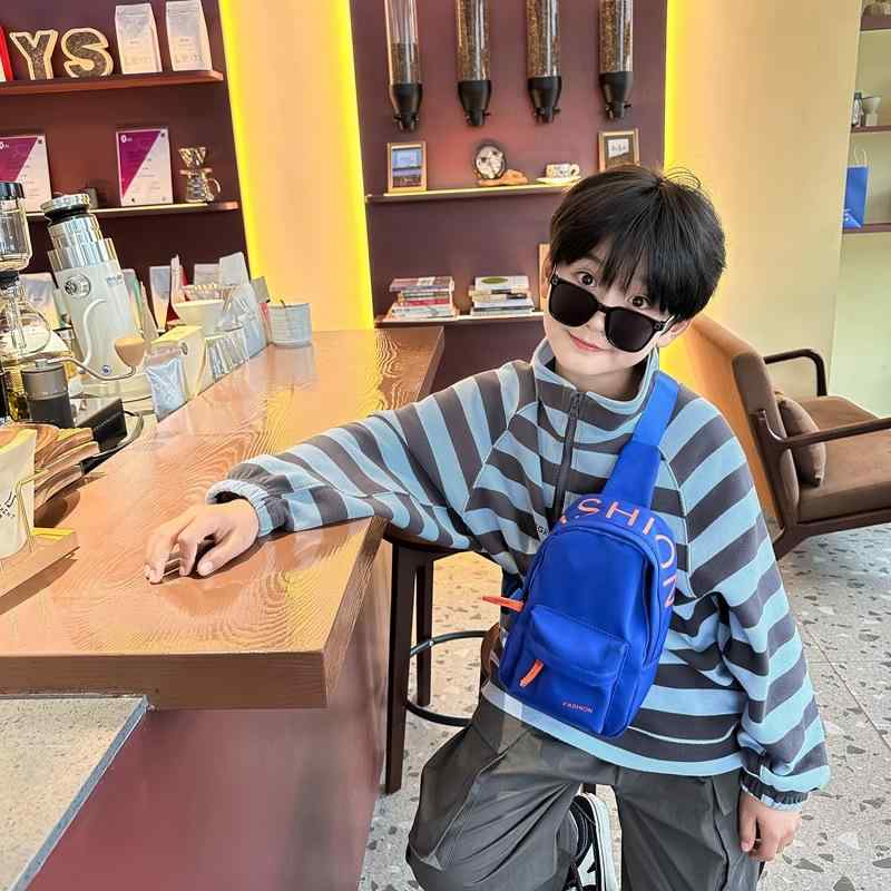 ・性別: 男性・対象学年: 幼稚園・素材: ナイロン・機能: 通気性、防水、超軽量、耐摩耗性、防盗、拡張、軽量化、収納可能、背骨保護・裏地素材: ポリエステル・柄: 文字、プリント・カラー展開: ブラック、ホワイト、ブルー、イエロー、グリーン・サイズ展開: 小サイズ、大サイズ・スタイル: モダンクール・使用シーン: 日常使い