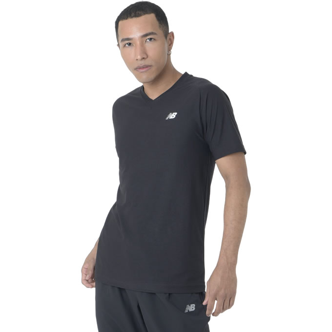 BPジャカードショートスリーブトップは、暑い夏の季節にユニフォームの下に着用するウエア。ハイレベルの通気性を発揮するエンジニアードジャカードメッシュ、吸汗速乾性に優れたNB DRYが快適な着心地を提供します。 ■カラー ブラック（BK） ■サイズ（JPN） M、L、XL、2XL ■素材 リサイクルポリエステル74%、ポリウレタン26% ■原産国 【注意事項】 ●ご注文確定後のお客様都合によるキャンセル・返品・交換はお受けできません。 ●ご注文内容に不備がある場合、キャンセルや発送延期となる可能性があります。 ●パソコン・スマホなどのディスプレイ環境によって、商品の色味が実物と異なって見える場合があります。 メーカー希望小売価格はメーカーカタログに基づいて掲載しています