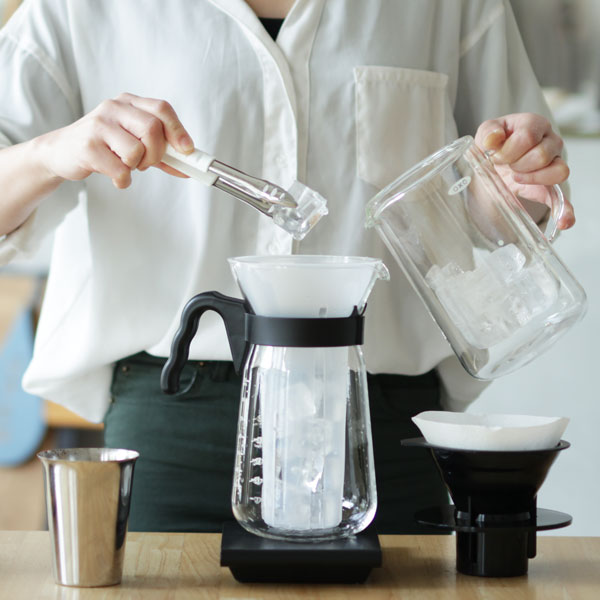 V60アイスコーヒーメーカー ハリオ辻本珈琲 アイスコーヒー向けスペシャルティコーヒー豆、またはデカフェ（カフェインレス）コーヒー豆のいずれかをもれなく！おまけ付き