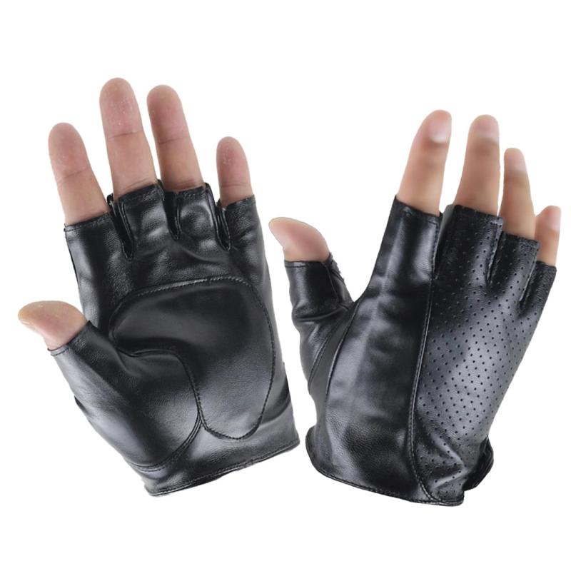 [バズ セレクション] 手袋 グローブ レザー メッシュ 通気性 フィンガーレス アウトドア ゴルフ メンズ GB196風を感じながら走り抜けるアウトドア好きの男性にぴったりなレザーグローブです。手の甲のメッシュ構造が通気性を高め、アクティ...